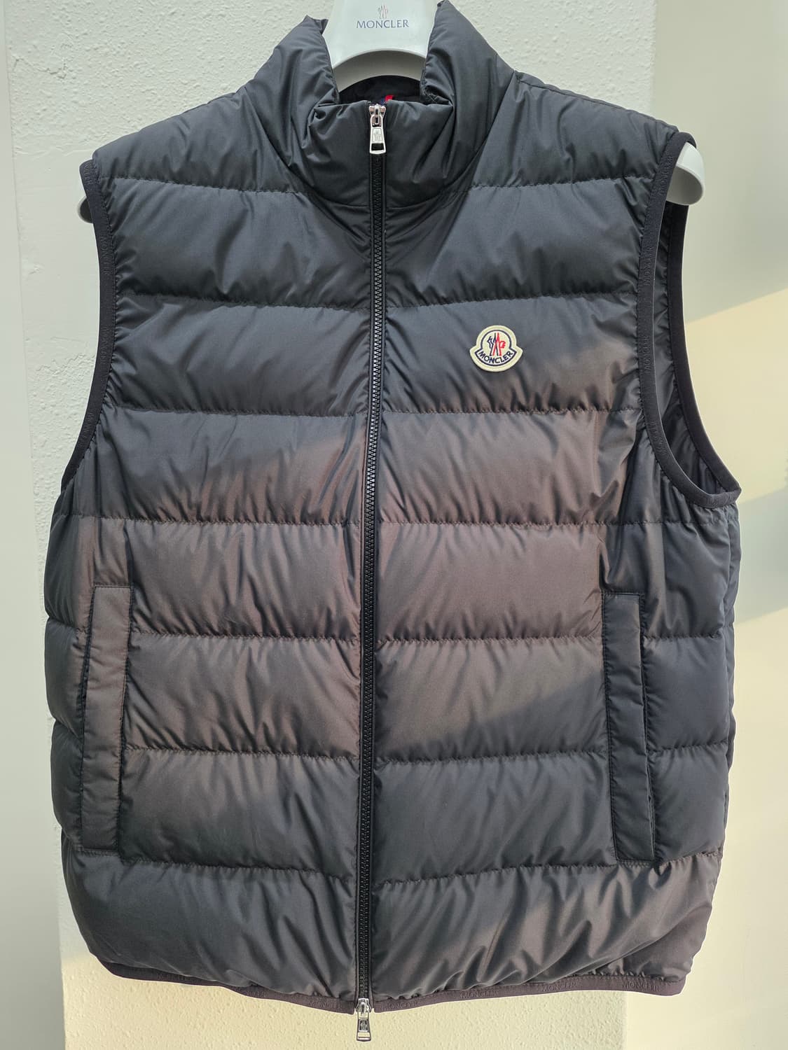 몽클레어 Contrin 다운베스트 패딩베스트 블랙 4 상품이미지3