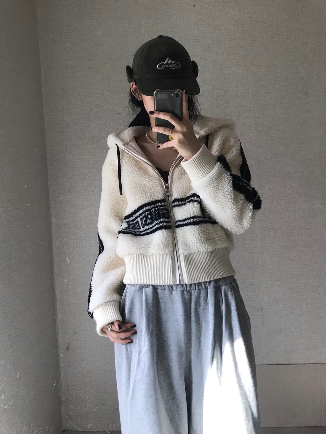 게스 아이보리 후리스 집업 상품이미지4