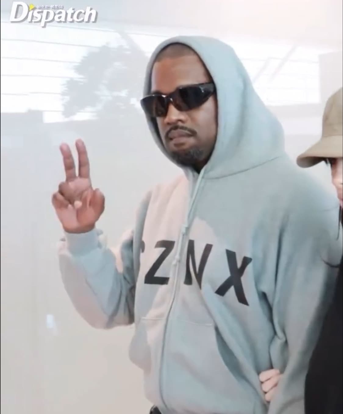 칸예 이지 머천 후드 집업 상품이미지1