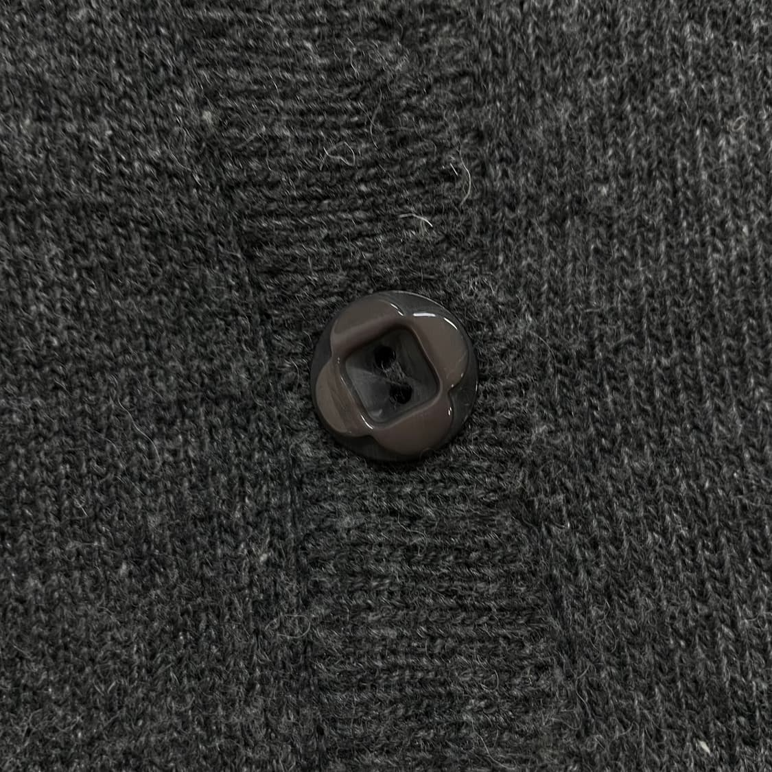 코이세이오 플라워 버튼 가디건 그레이 상품이미지4