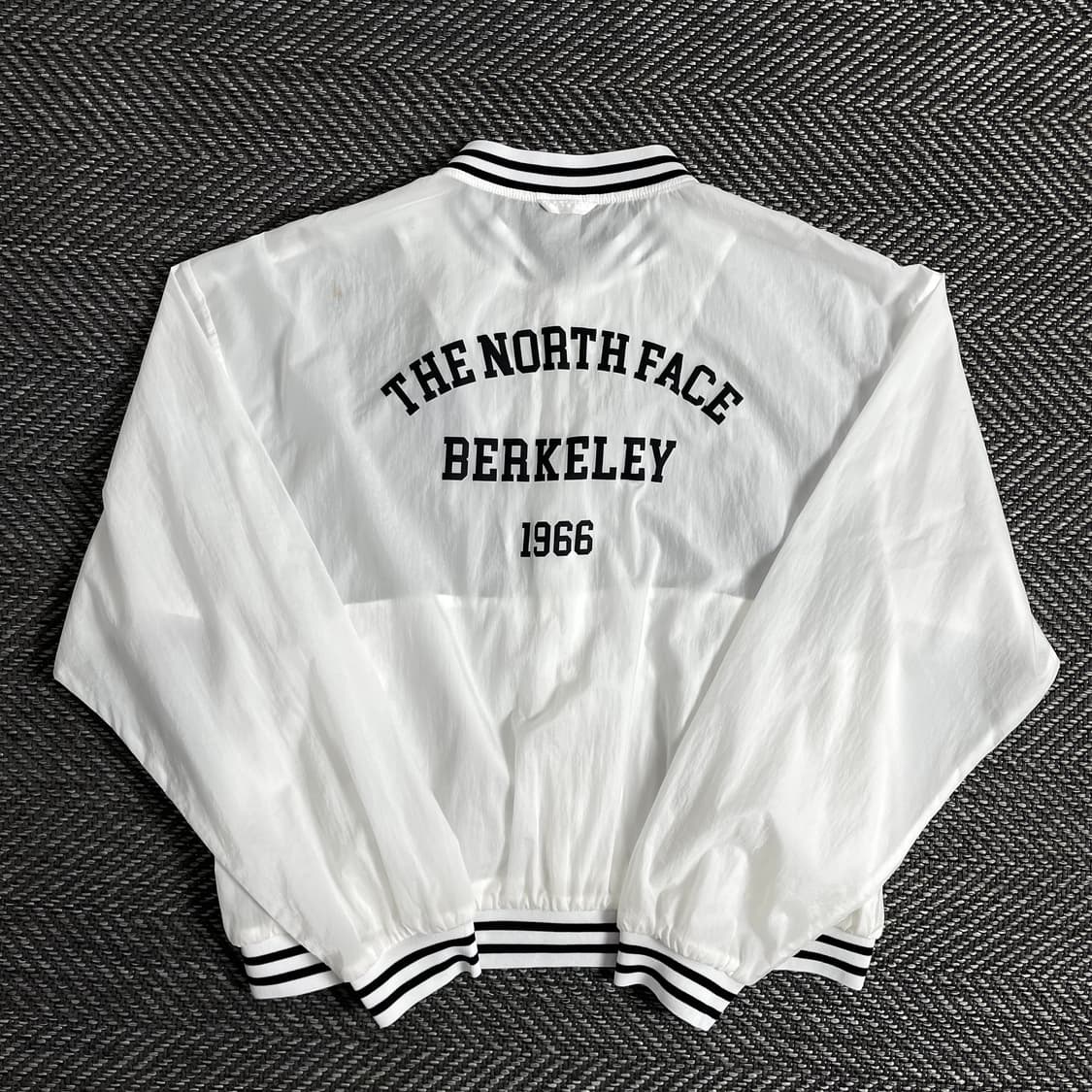 노스페이스 신형 빅로고 경량 나일론 우븐 바시티 자켓o 3047 상품이미지5