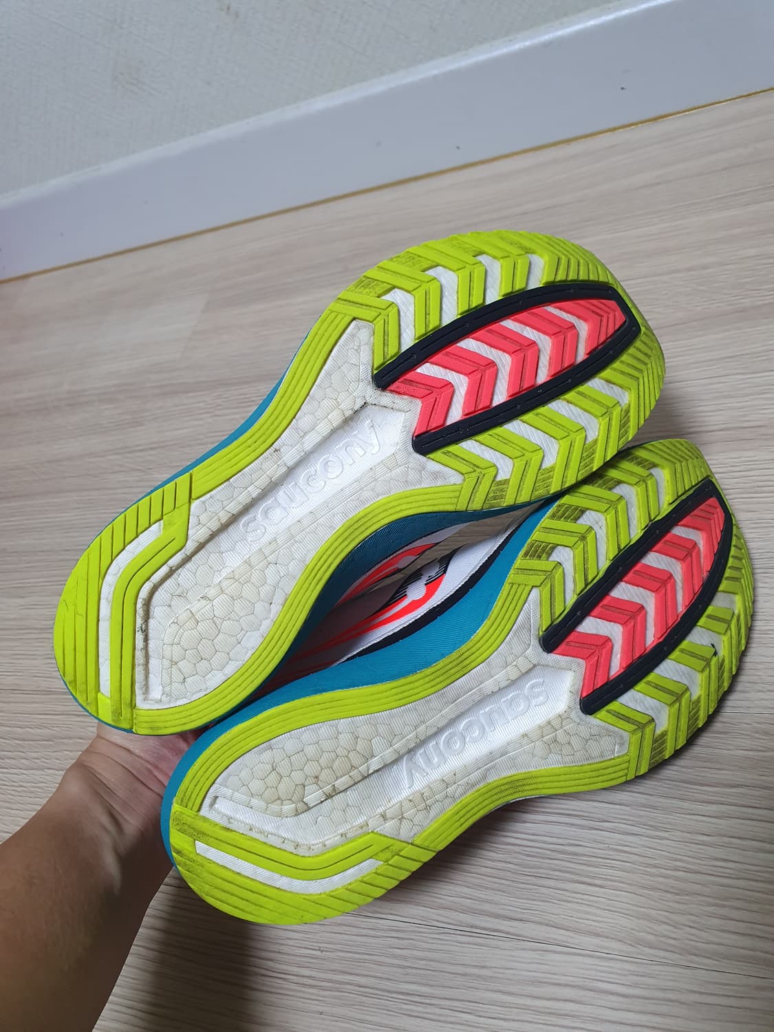 써코니 엔돌핀 프로 러닝화 255 상품이미지7