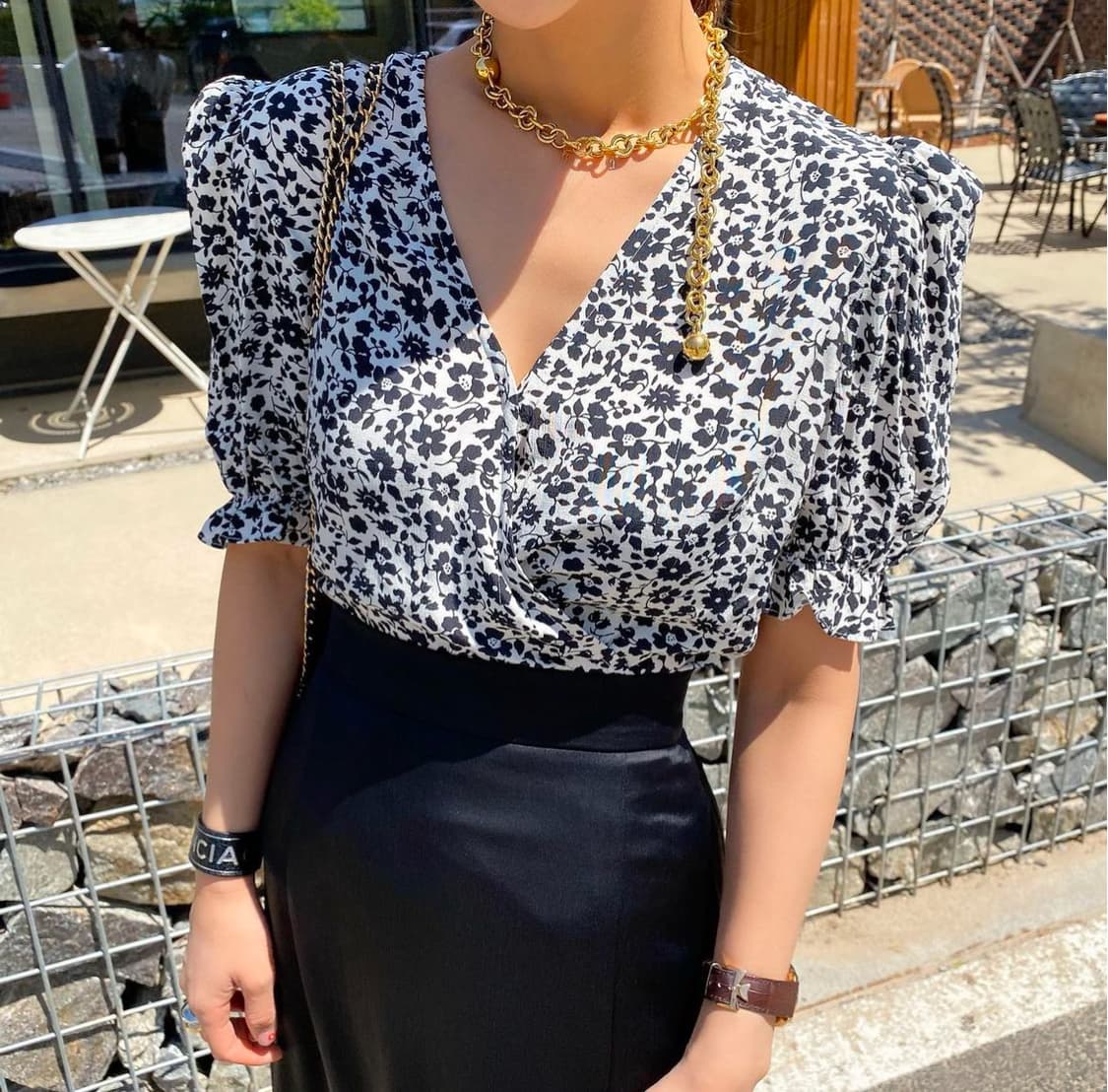 새상품 ) 임블리 플로랄 블라우스 상품이미지3