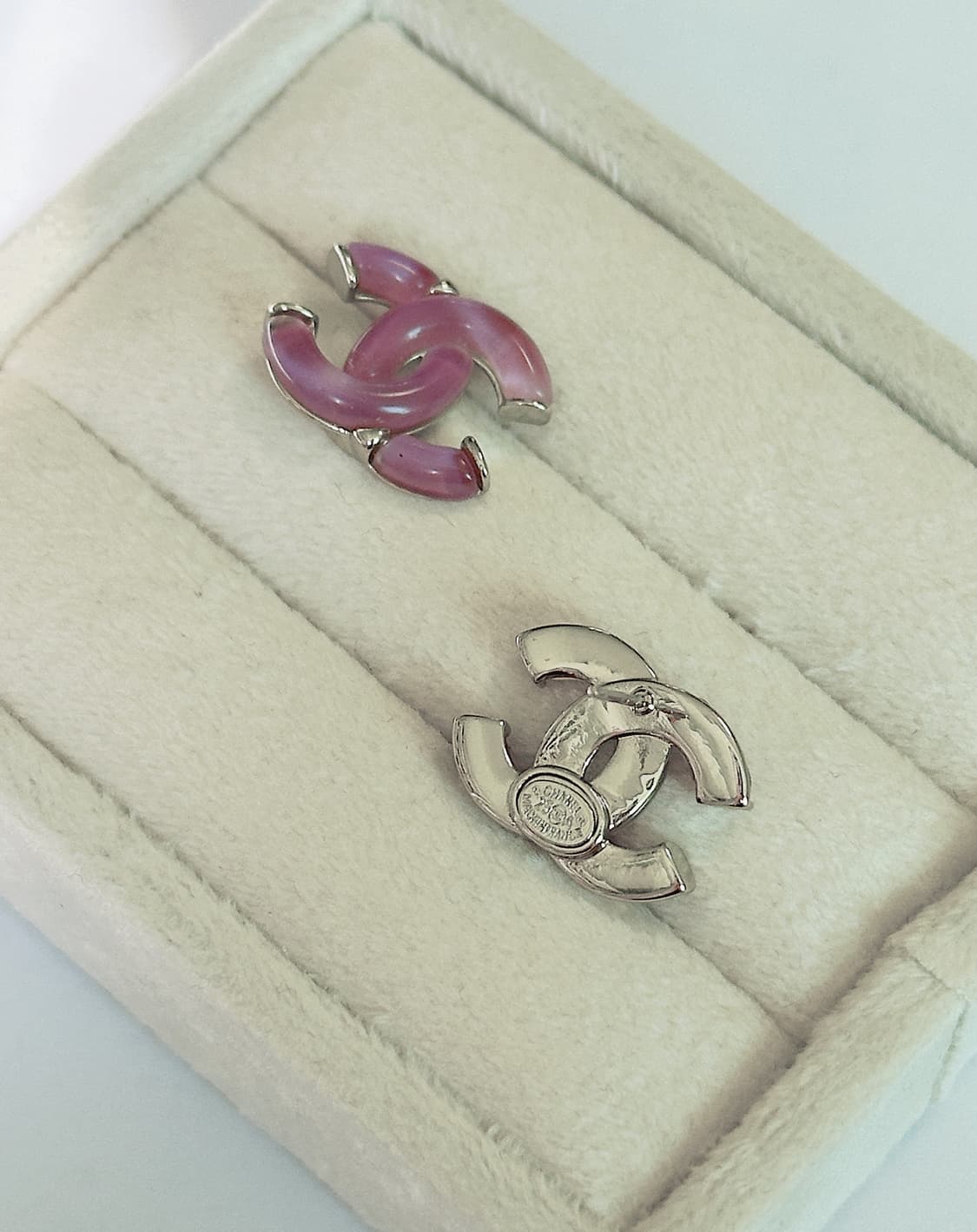 샤넬 에나멜 CC 퍼플 업사이클링 귀걸이 상품이미지4