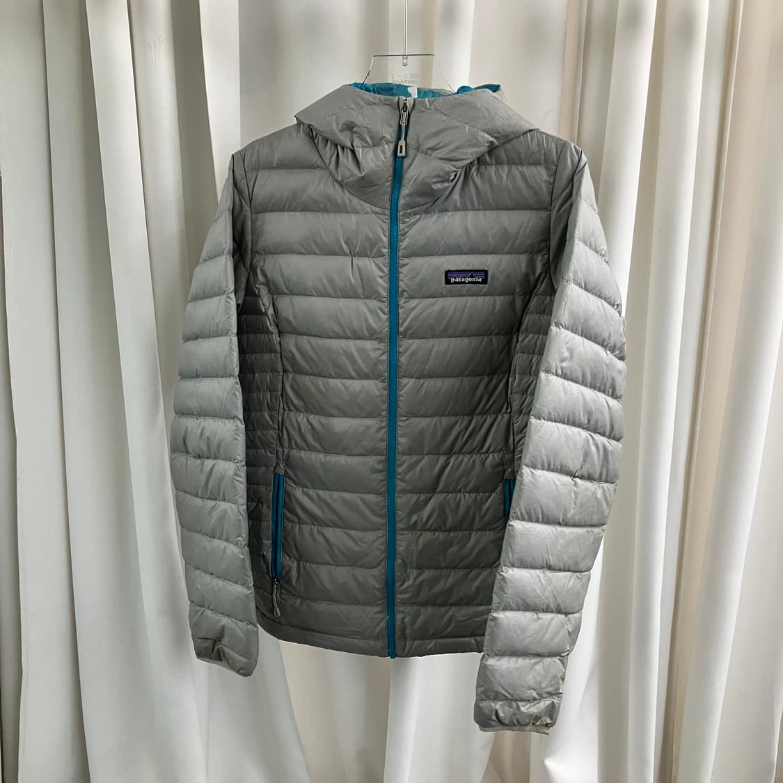 파타고니아 그레이 다운 스웨터 후드 경량 패딩 M 상품이미지1