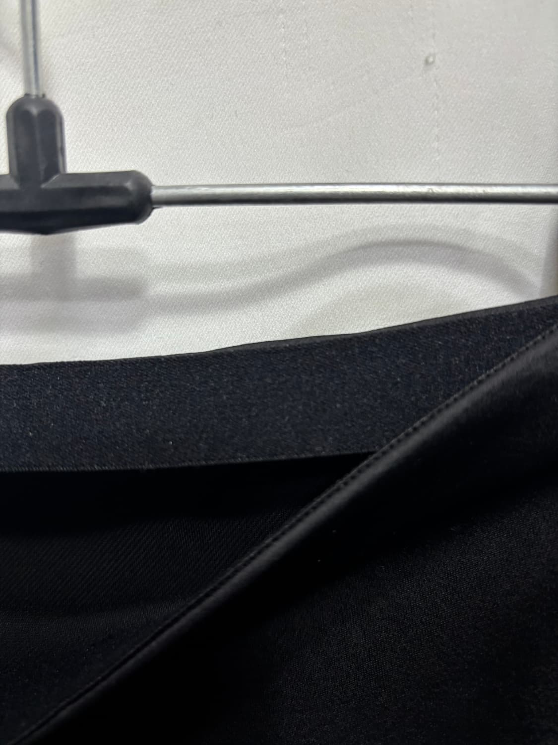 블랙 새틴 롱 스커트 상품이미지2