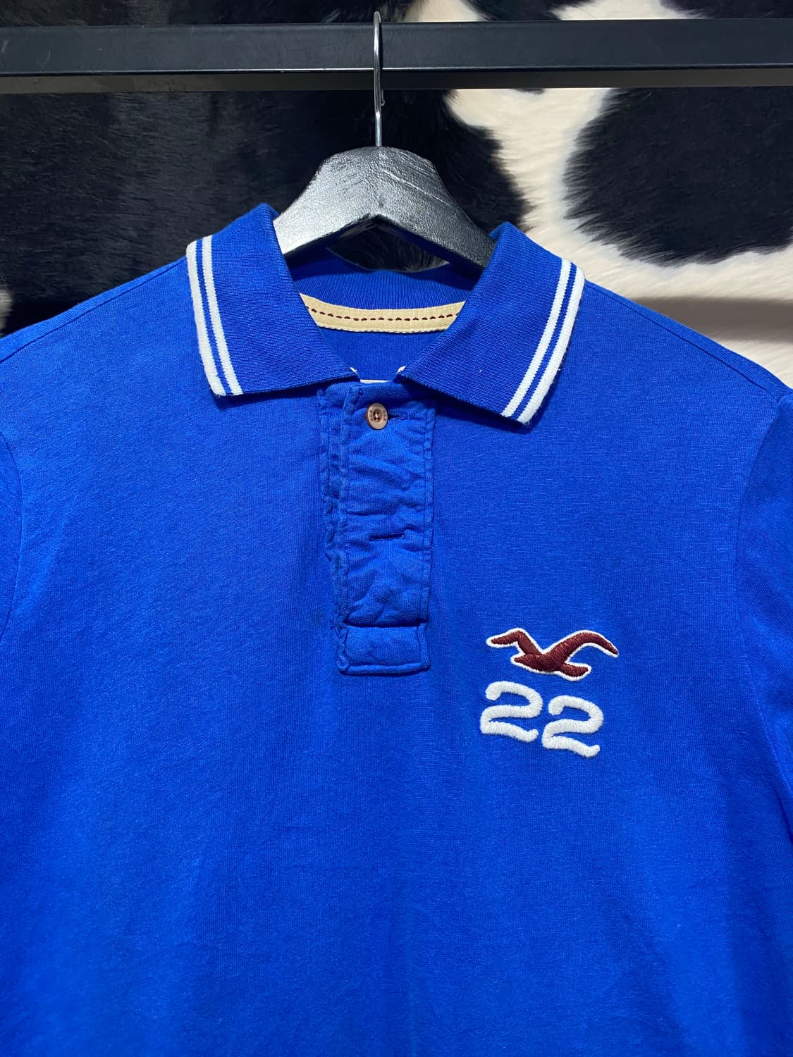 Hollister 22 로고 자수 디테일 반팔 티셔츠 상품이미지2