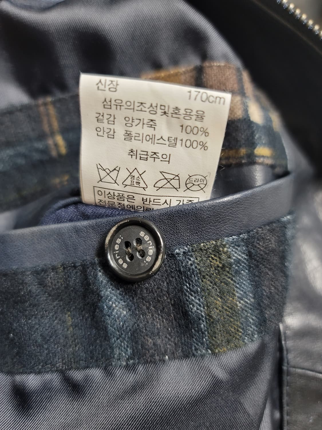 시리즈 양가죽자켓 짙은남색 100정사이즈 상태굿

 상품이미지6