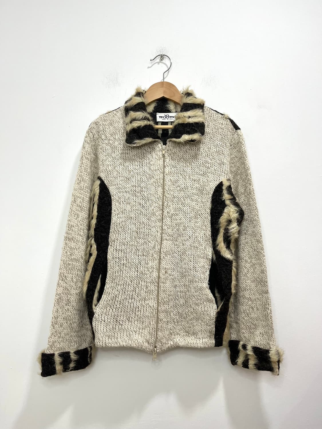 TR3NTO 퍼 디테일 니트 집업 상품이미지4