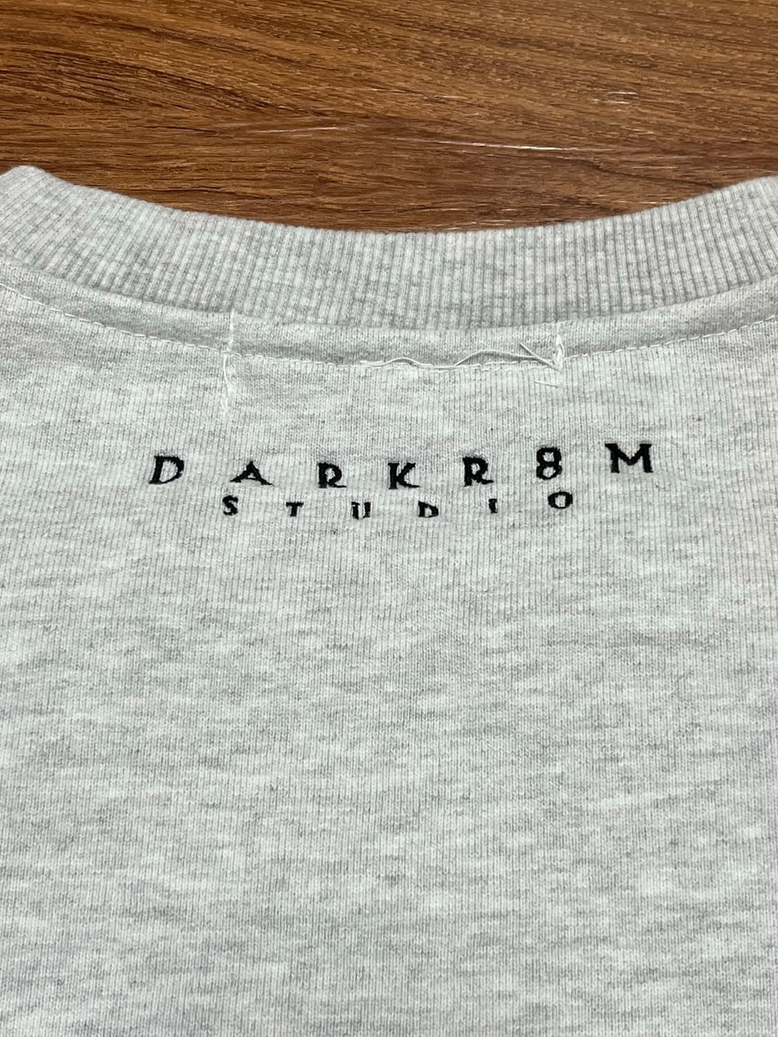 다크룸 맨투맨 M 상품이미지2