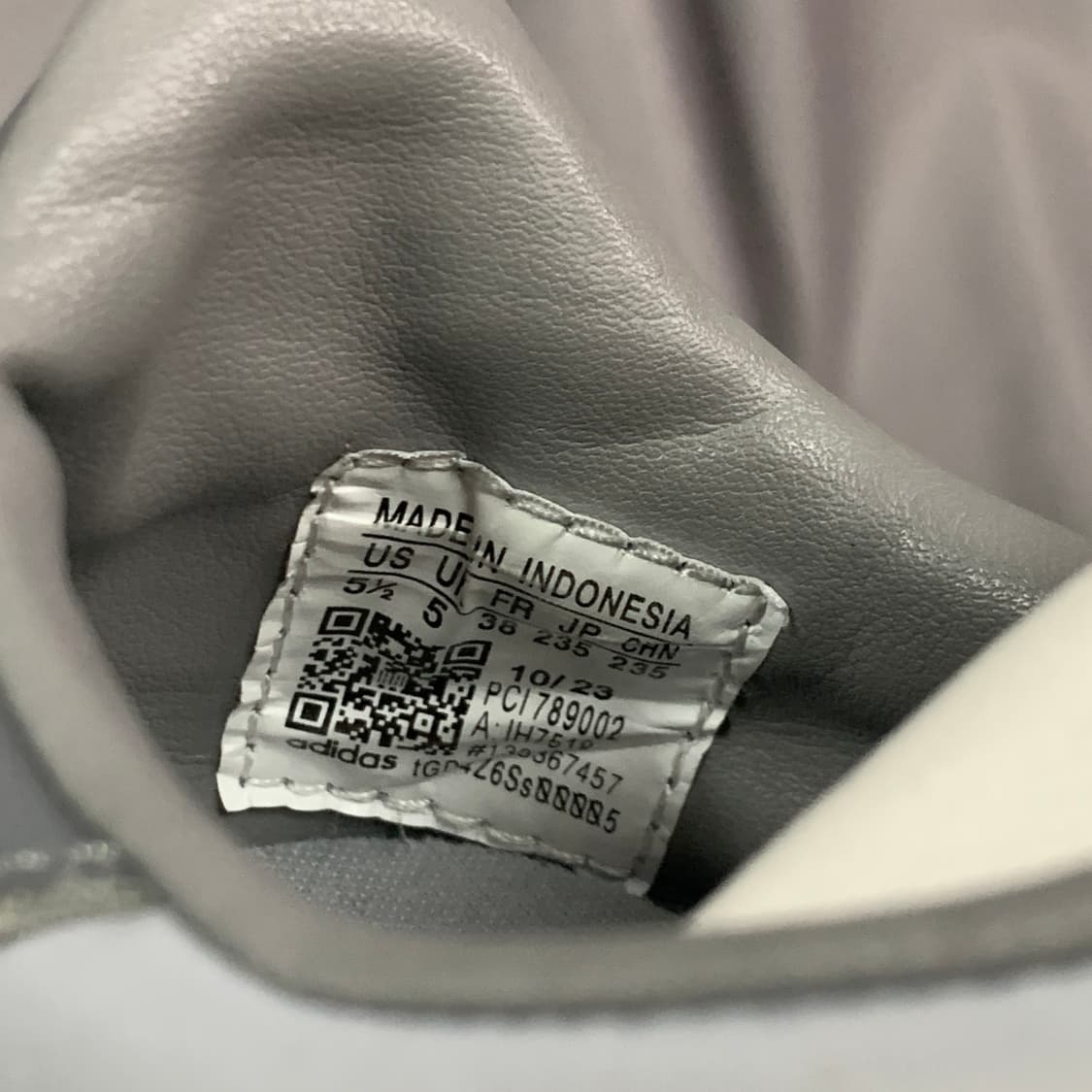 235 아디다스 x 송 포 더 뮤트 컨트리 OG 그레이 투 코어 블랙 상품이미지10