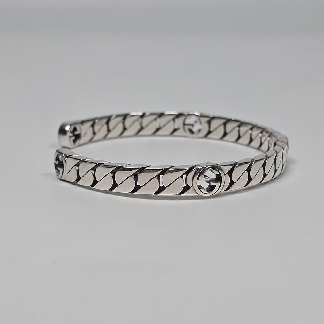 구찌 인터로킹 GG 뱅글 팔찌 ( 18 ) 상품이미지3