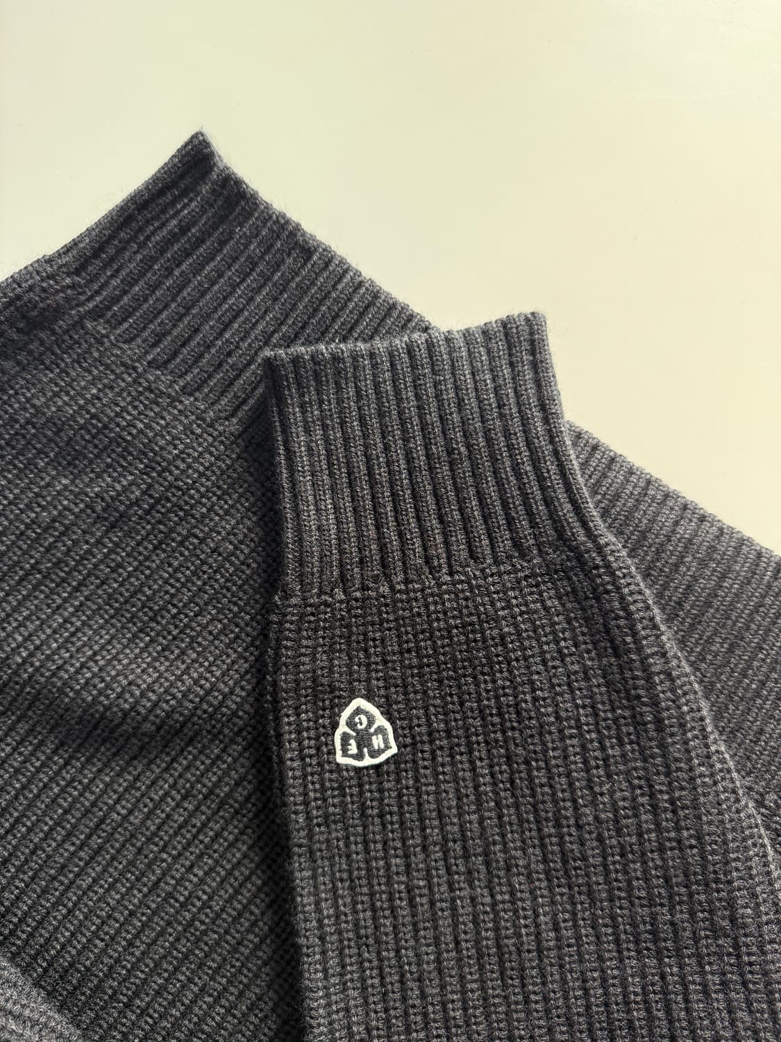 헤리티지플로스 울니트 블랙 상품이미지4