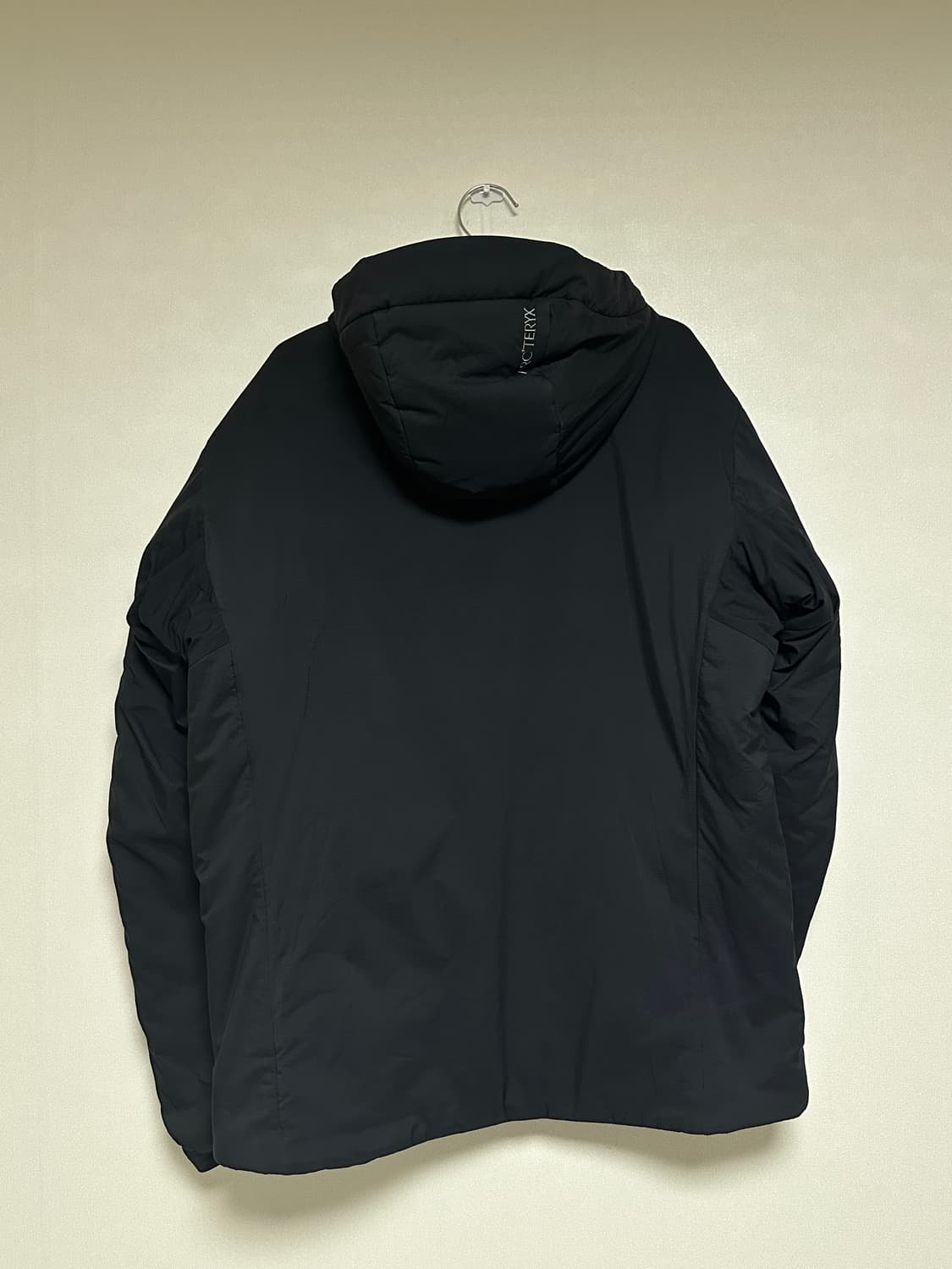 아크테릭스 아톰 헤비웨이트 후디 블랙 엠사이즈 상품이미지2