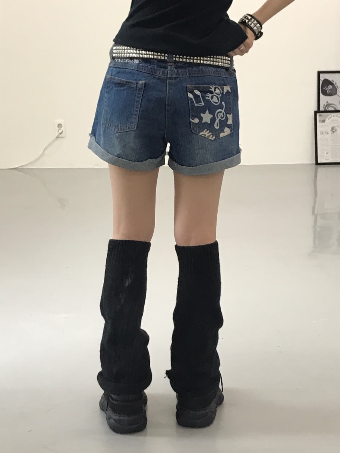 Chu Xxx Kitsch Graphic Denim Shorts 상품이미지3