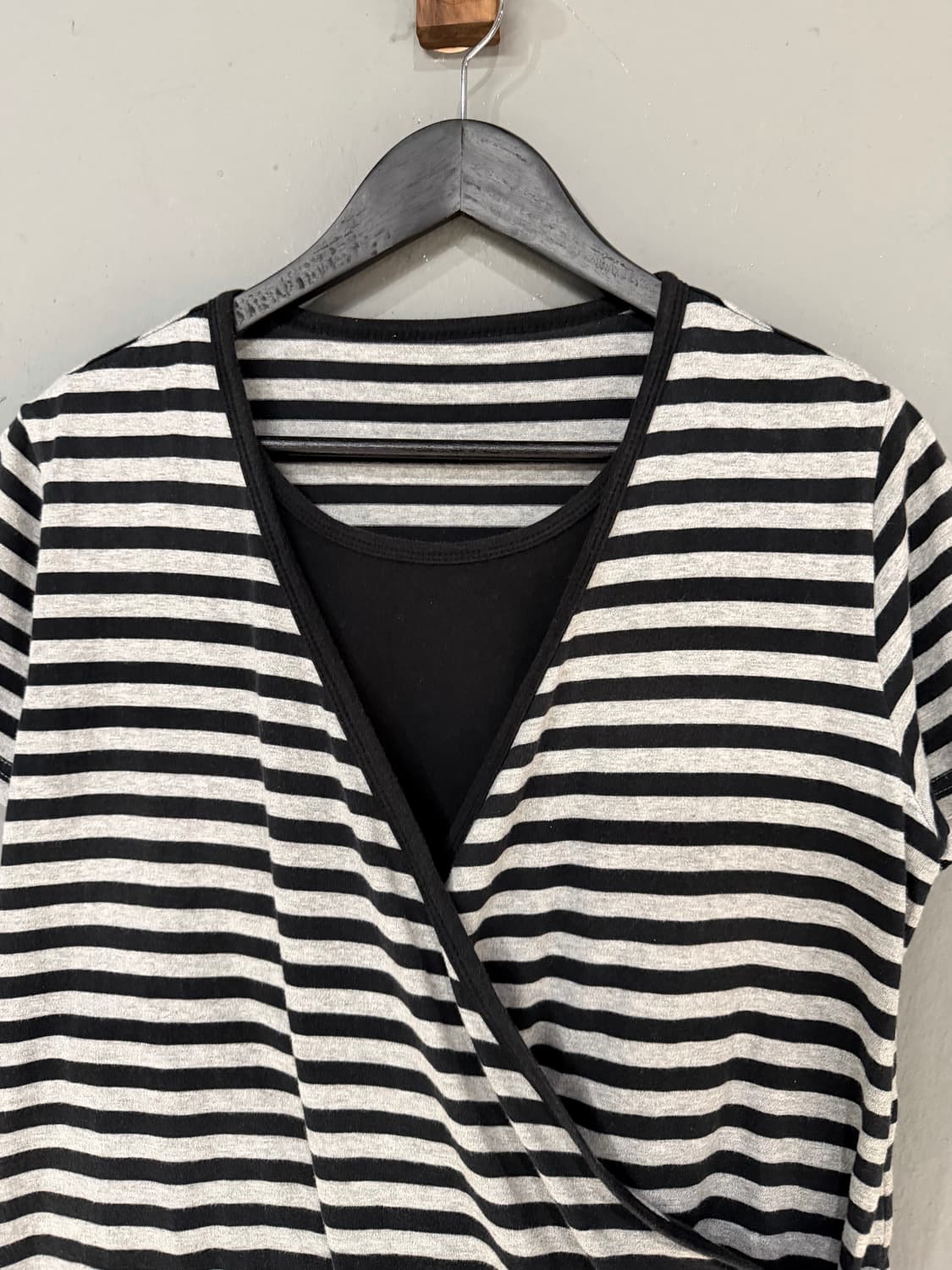 wrap design layered detail tee  상품이미지5