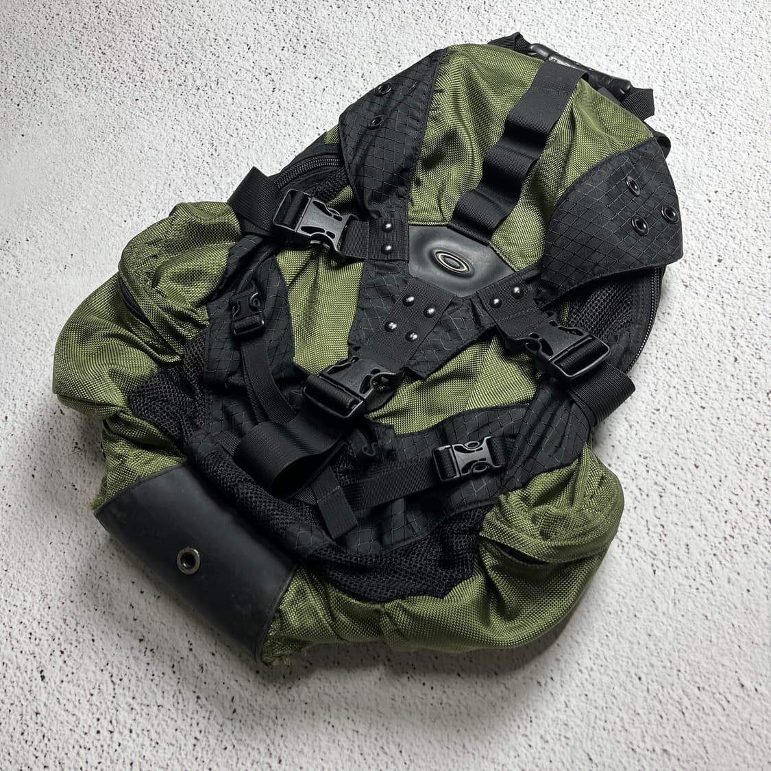 Vintage 00s Oakley Icon Backpack 2.0 상품이미지1