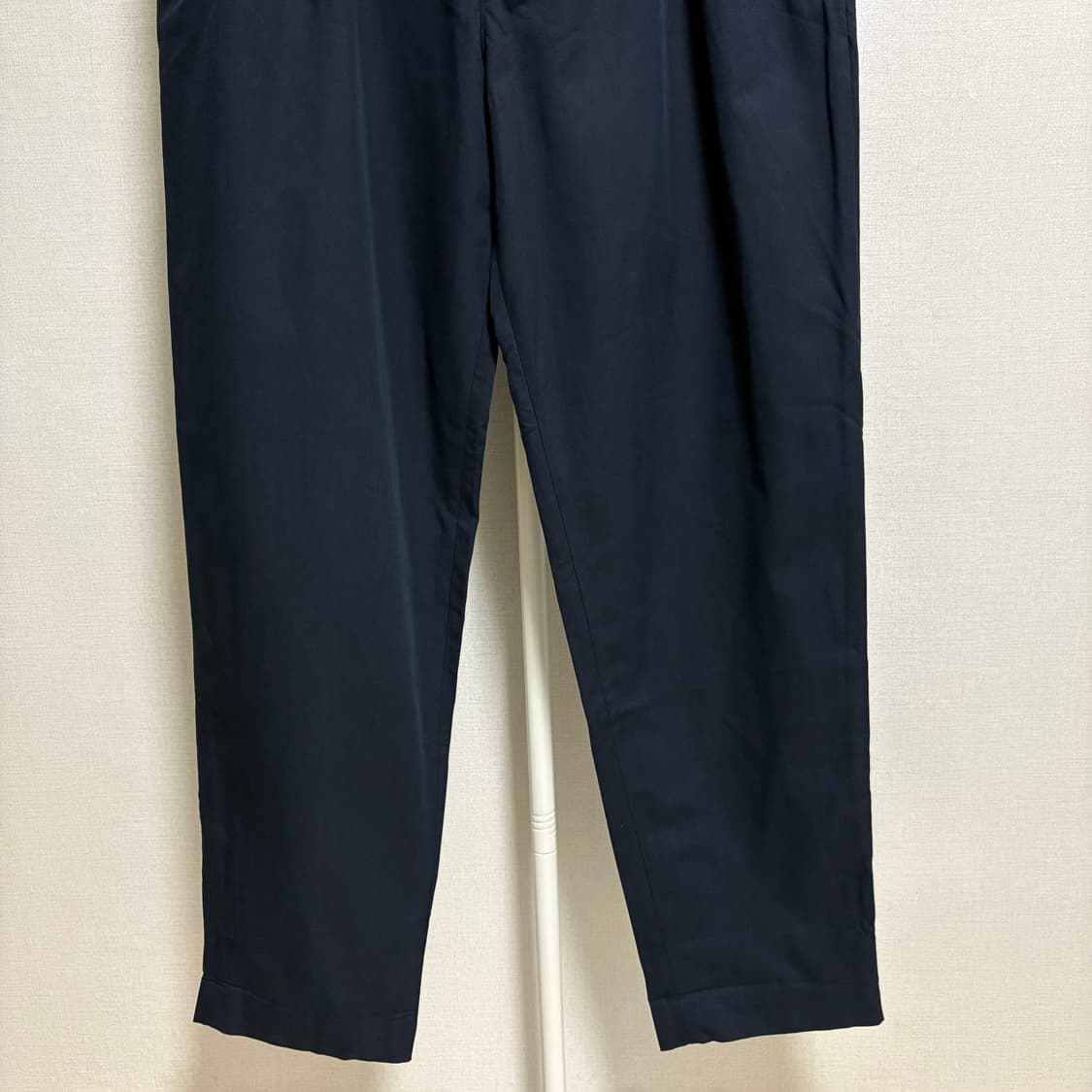 (새제품) 코스 원턱 치노 팬츠 / 네이비, 52(34) 상품이미지3
