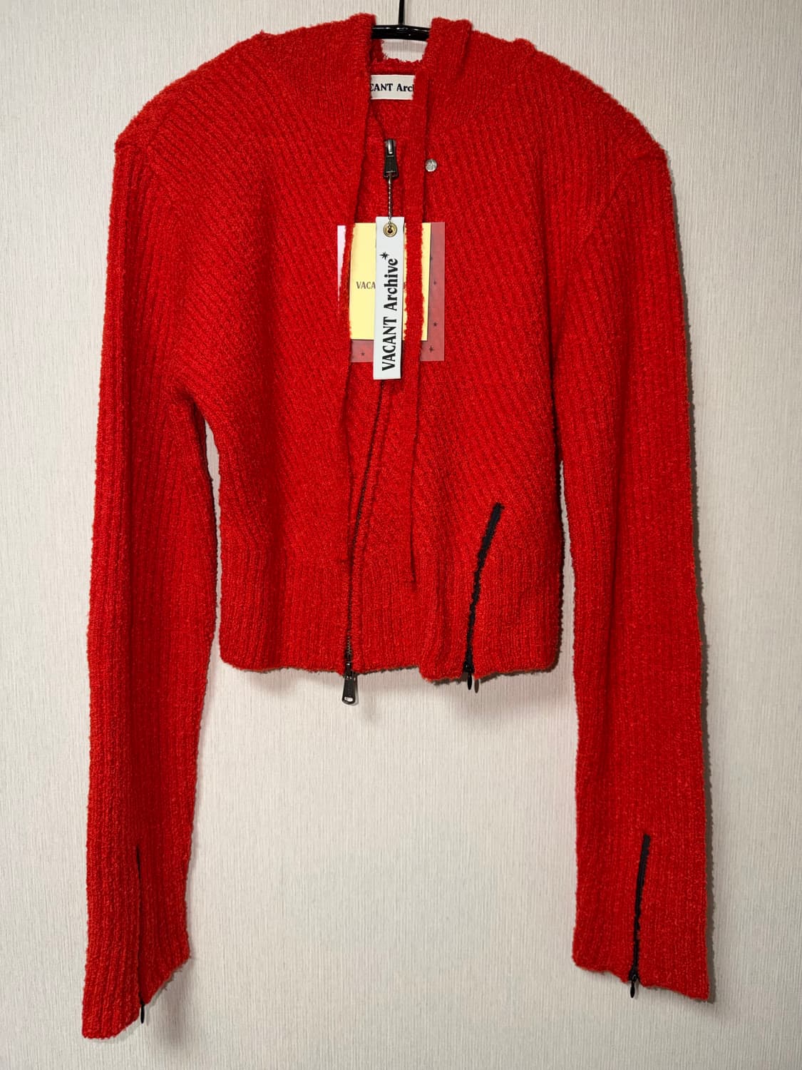 베이컨트 아카이브 모로 니티드 후디 집업 레드 상품이미지1