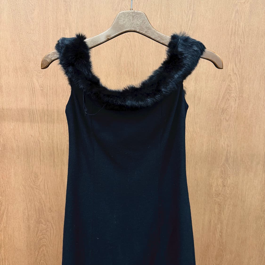 버버리 블루 라벨 슬리브리스 원피스 퍼 트리밍 리본 스트랩 디테일 블랙 상품이미지4