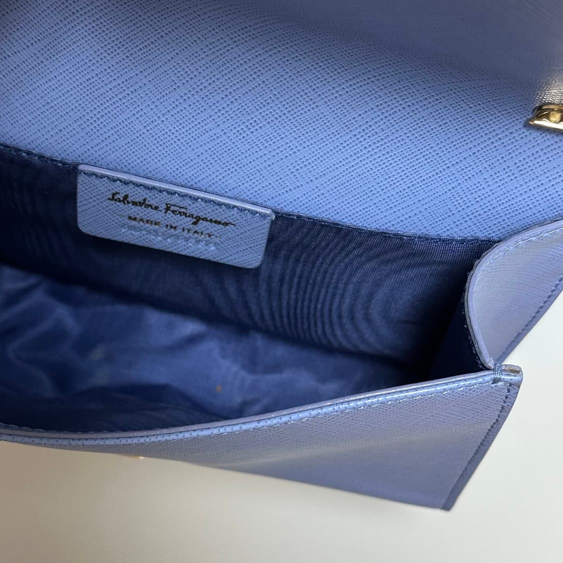 정품 페라가모 지니백 리본 미니백 하늘색 상품이미지4