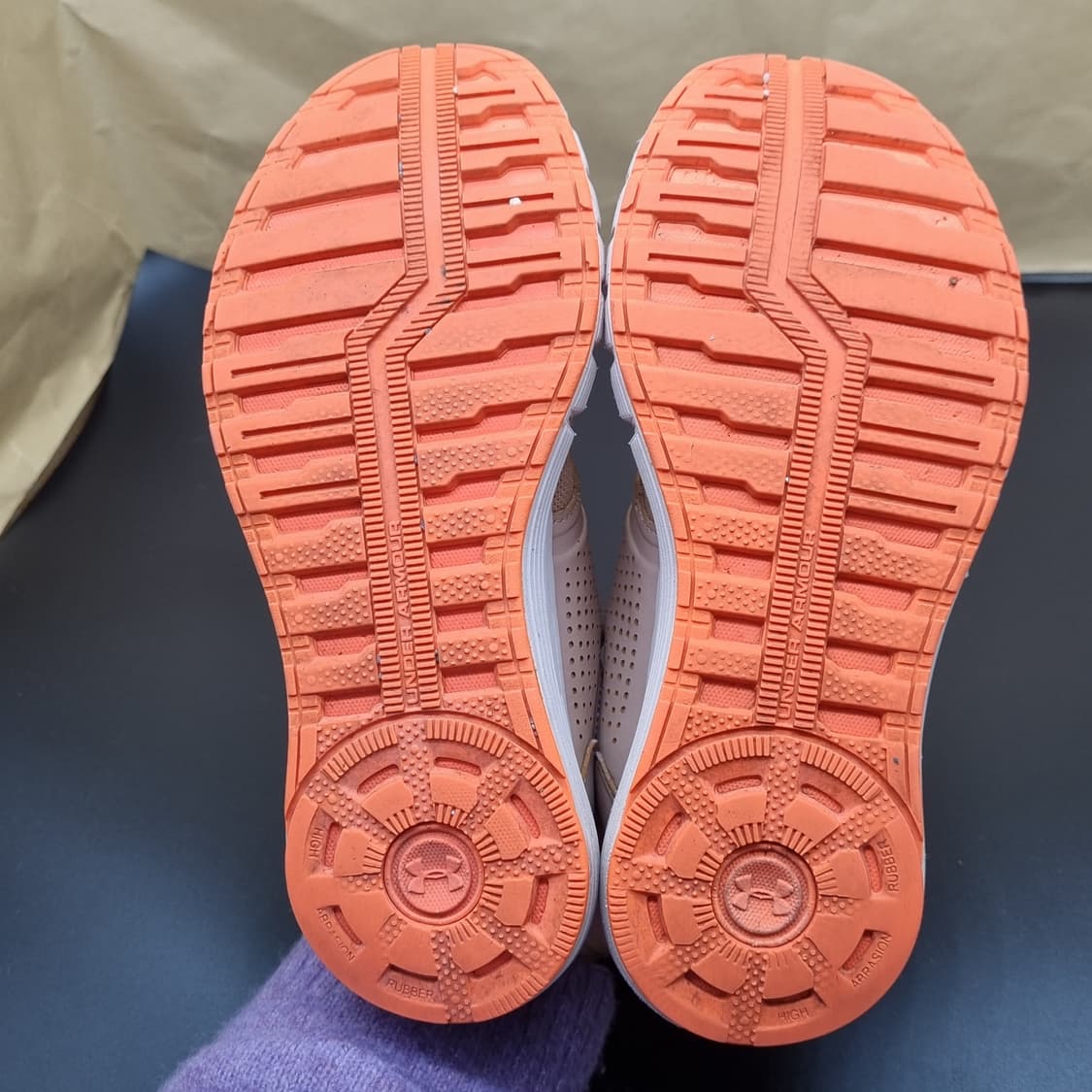 언더아머 호버 여성운동화240  상품이미지3