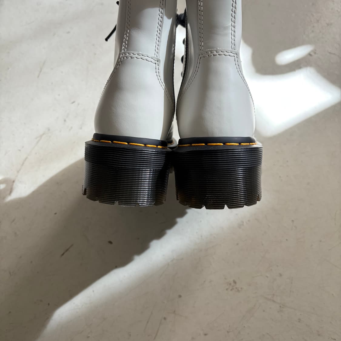 닥터마틴 제이든 폴리시드 스무스 8홀 부츠 상품이미지8