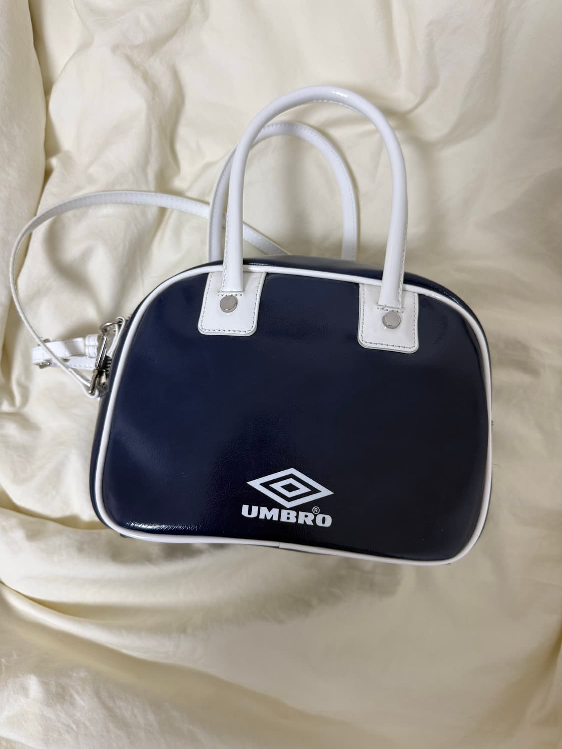 엄브로 에나멜 토트백 크로스백 상품이미지3