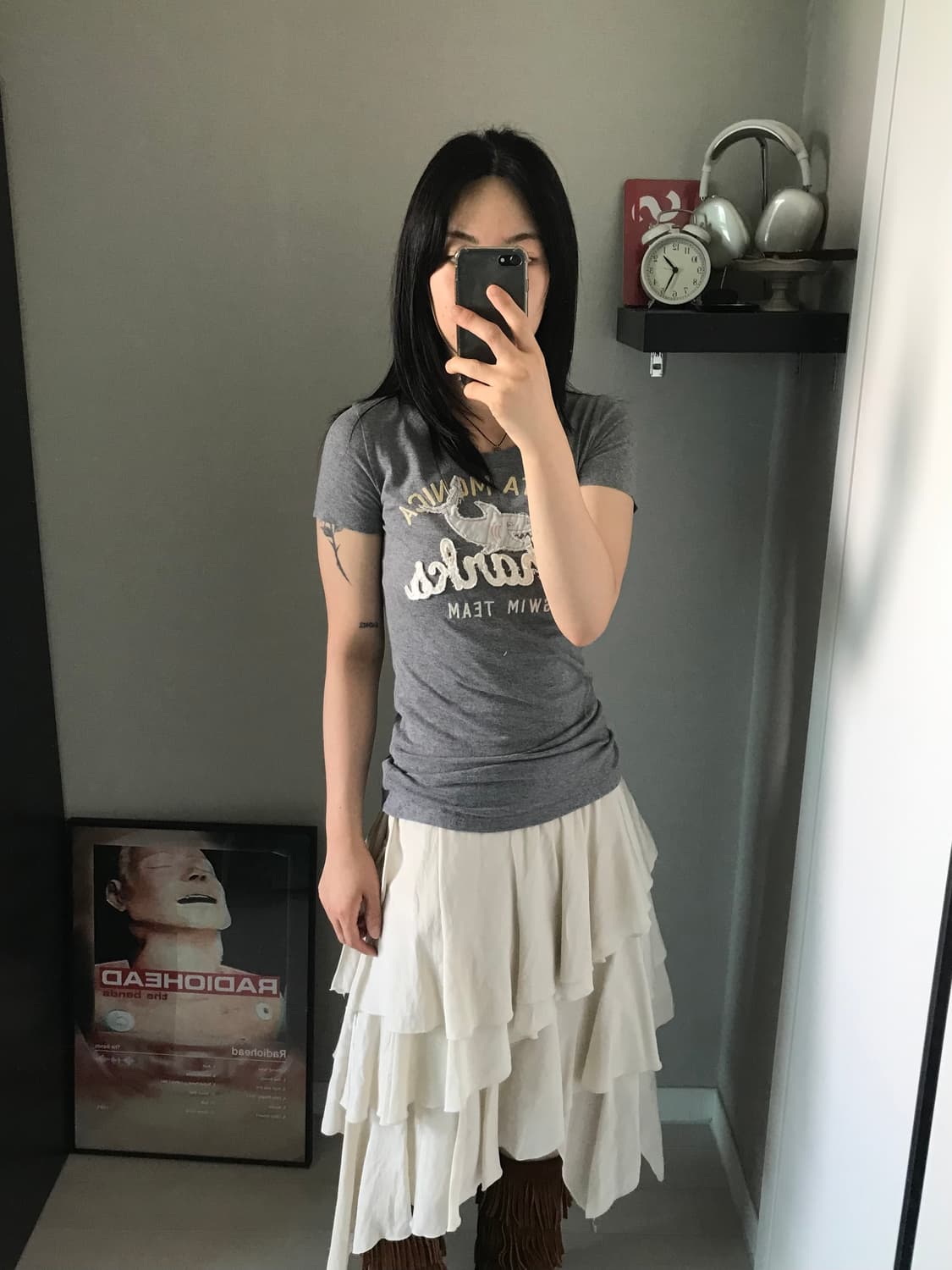 홀리스터 중앙 자수 로고 그레이 반팔티 상품이미지4