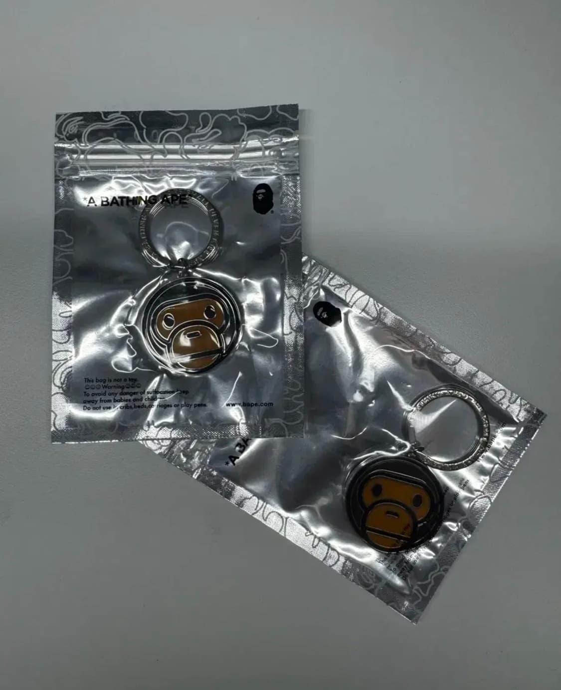 베이프 베이비 마일로 메탈 키체인 브라운 상품이미지2