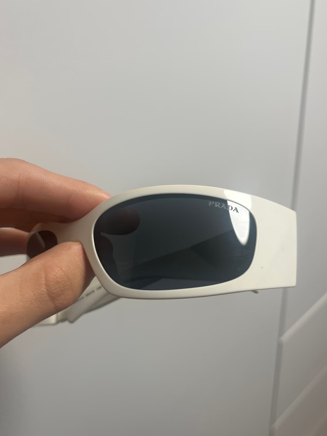 프라다 칸예 선글라스 화이트 상품이미지3