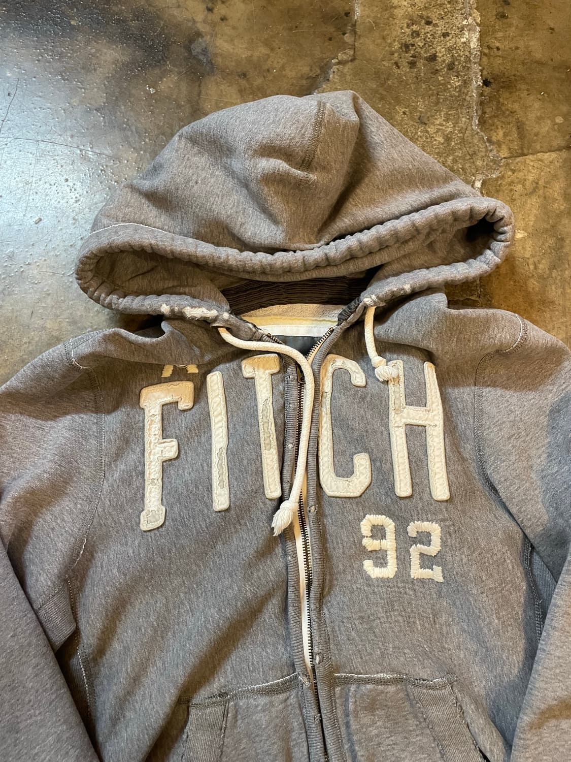 아베크롬비 & 피치 데미지 로고 후드 집업  상품이미지2