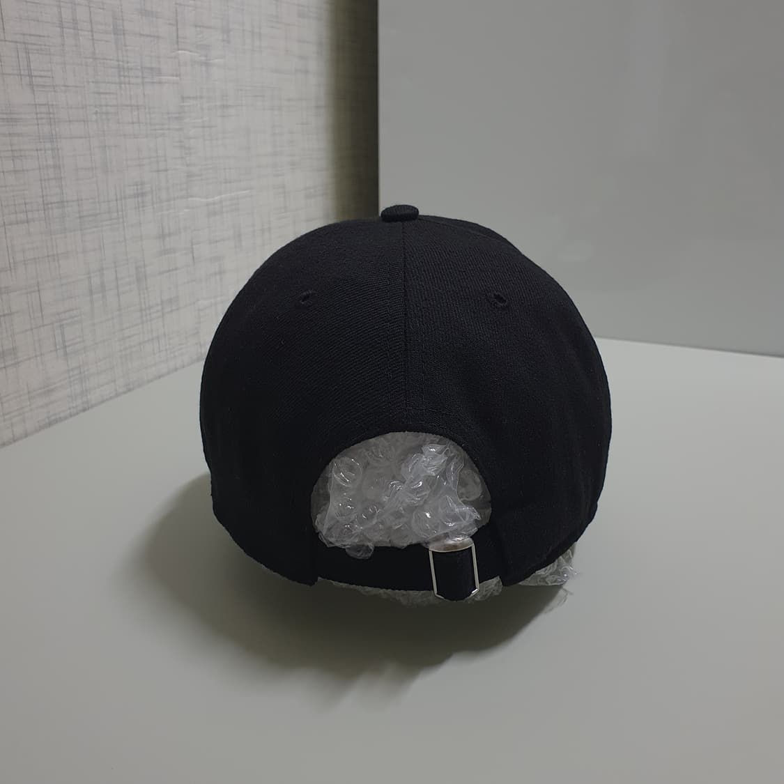 새제품) 뉴에라 X 카카오프렌즈 콜라보 한정판 라이언 블랙 볼캡 희귀 상품이미지4