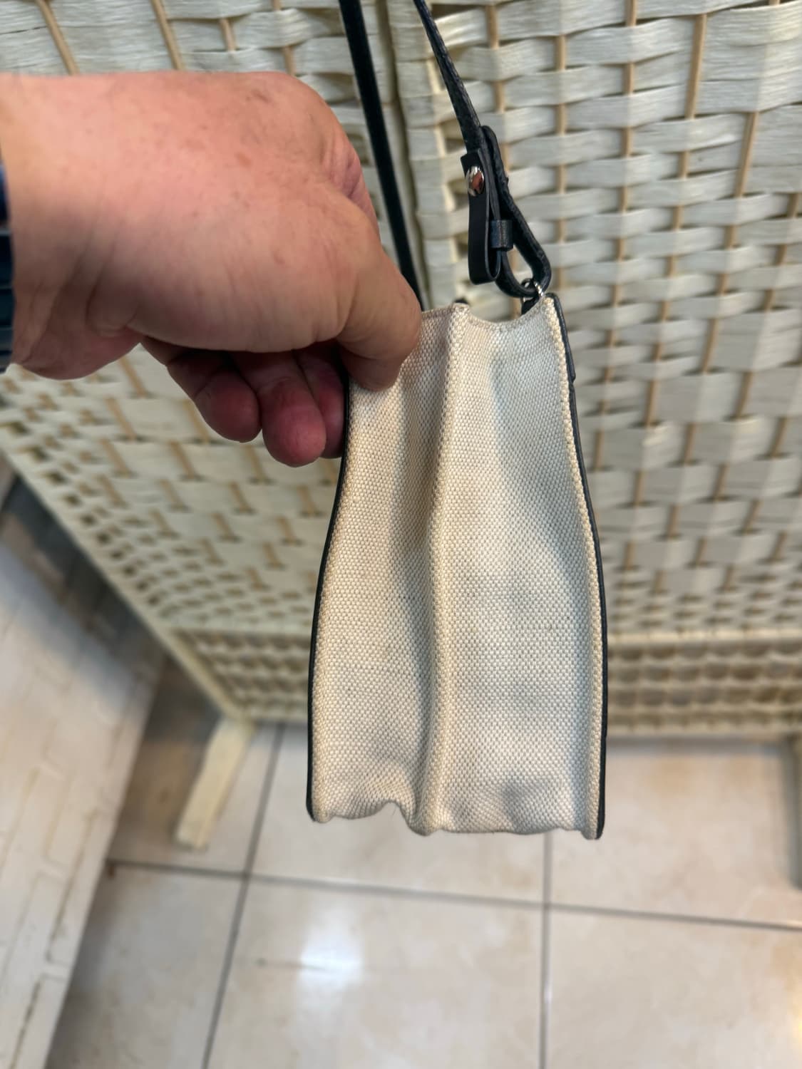 정품 발렌시아가 캔버스 포세트 크로스백 팝니다 상품이미지5