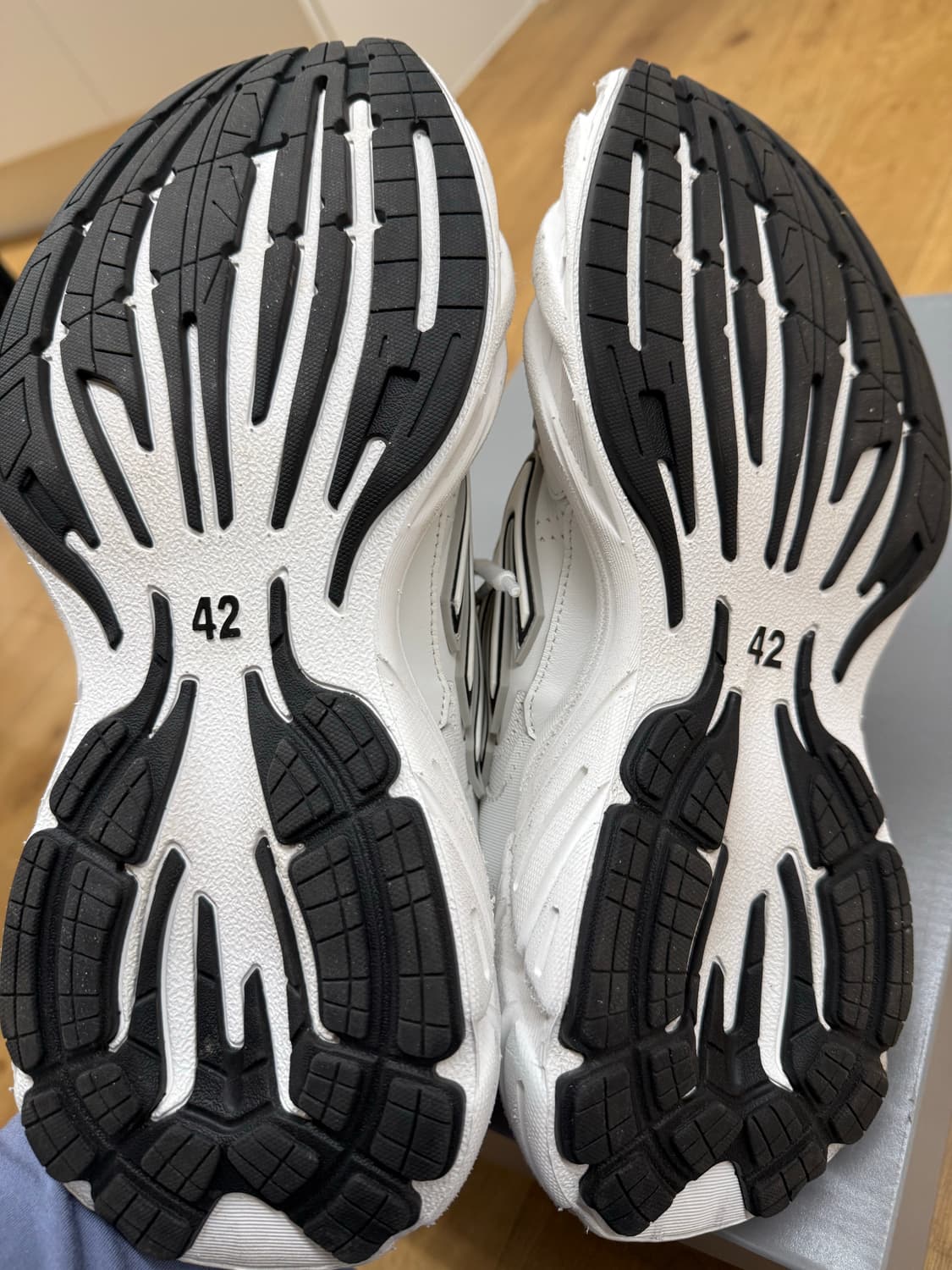 발렌시아가 먼데이 화이트 42 상품이미지5