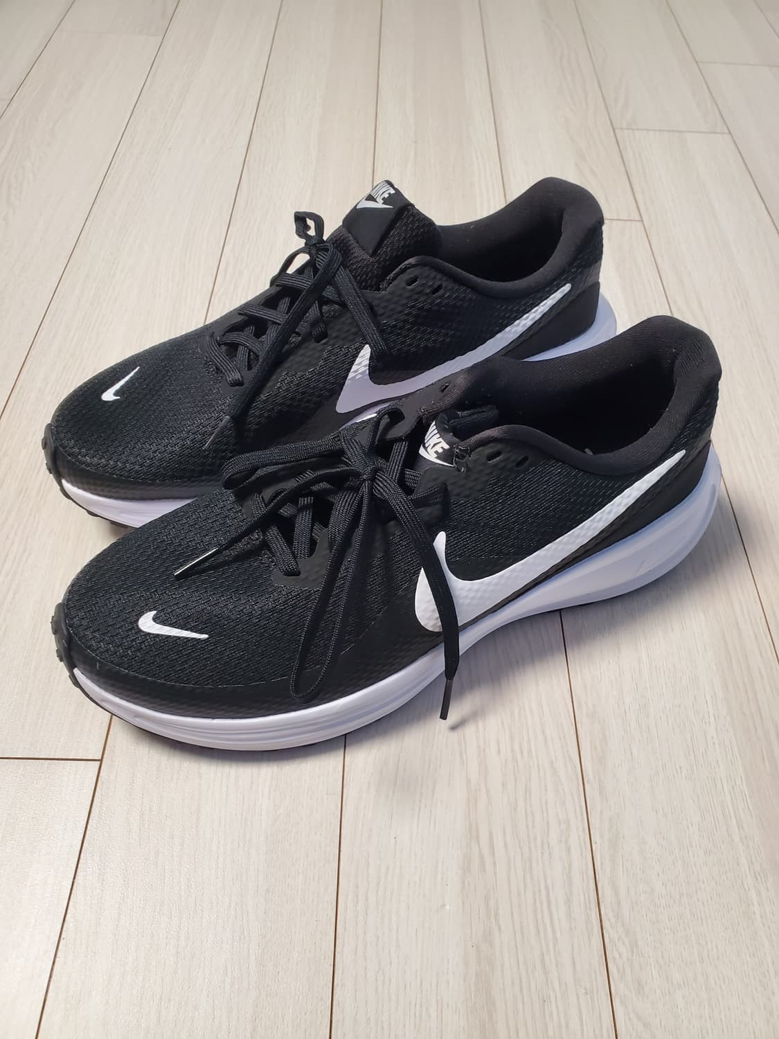 새상품급)나이키 러닝화 레볼루션 8 운동화 사이즈270

여러 중고사이트 상품이미지1