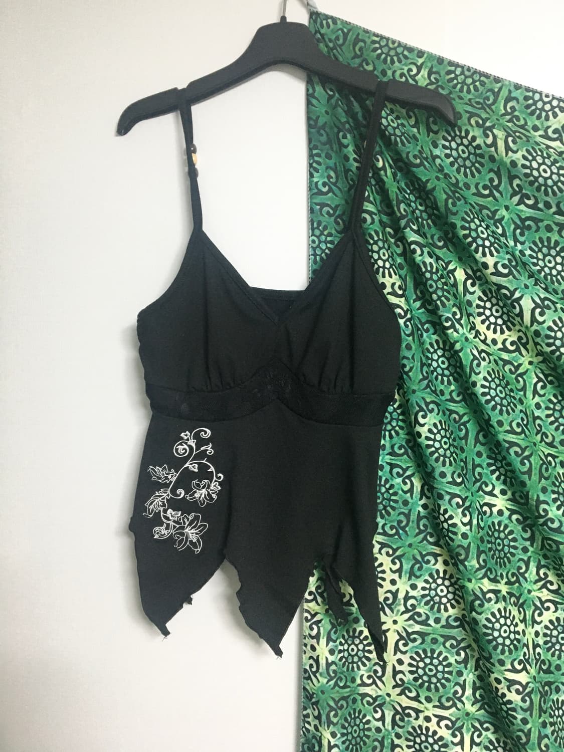 Beads point sleeveless 상품이미지1