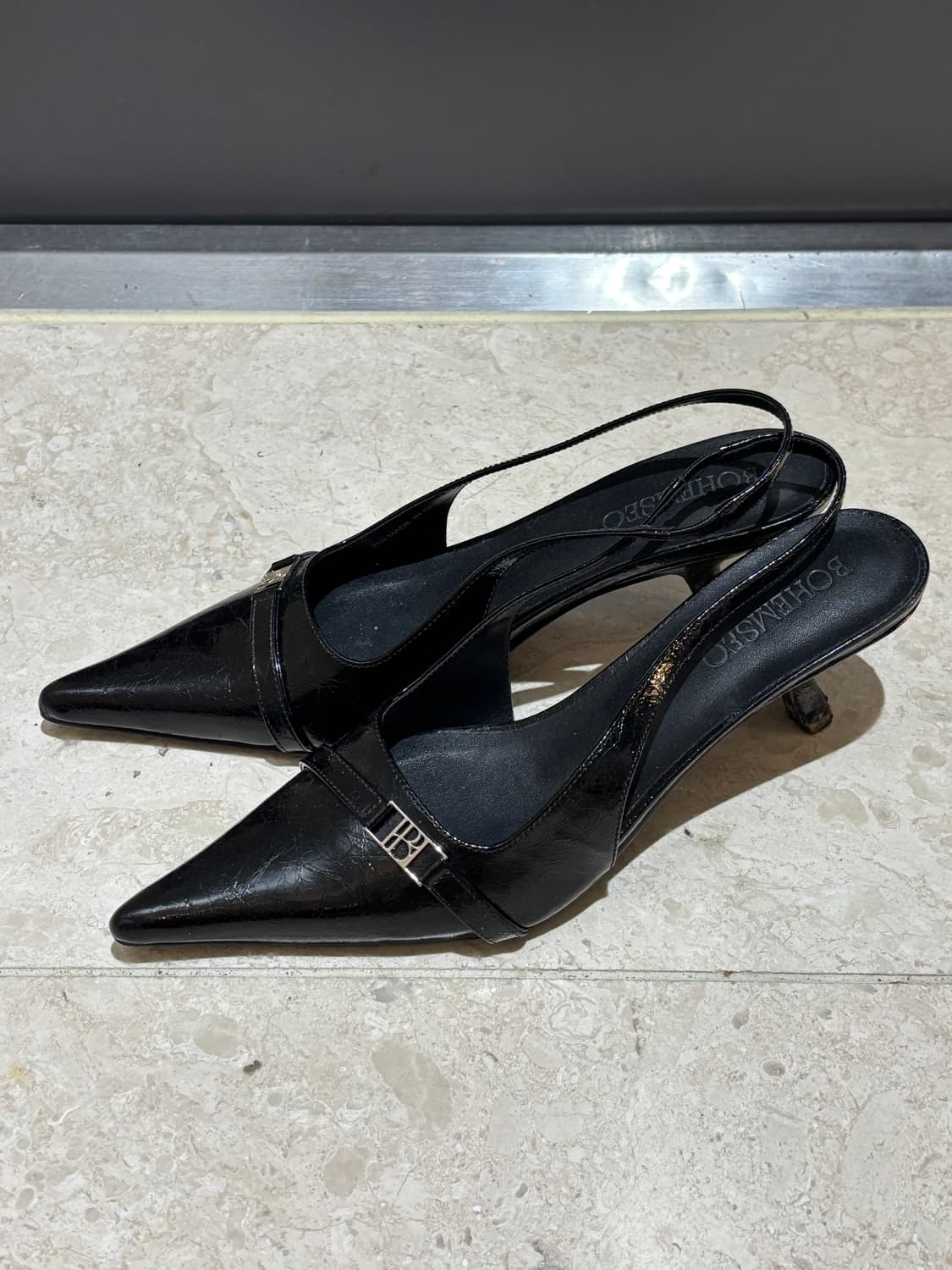 보헤미안서울 블랙 에나멜 슬링백 250 상품이미지1