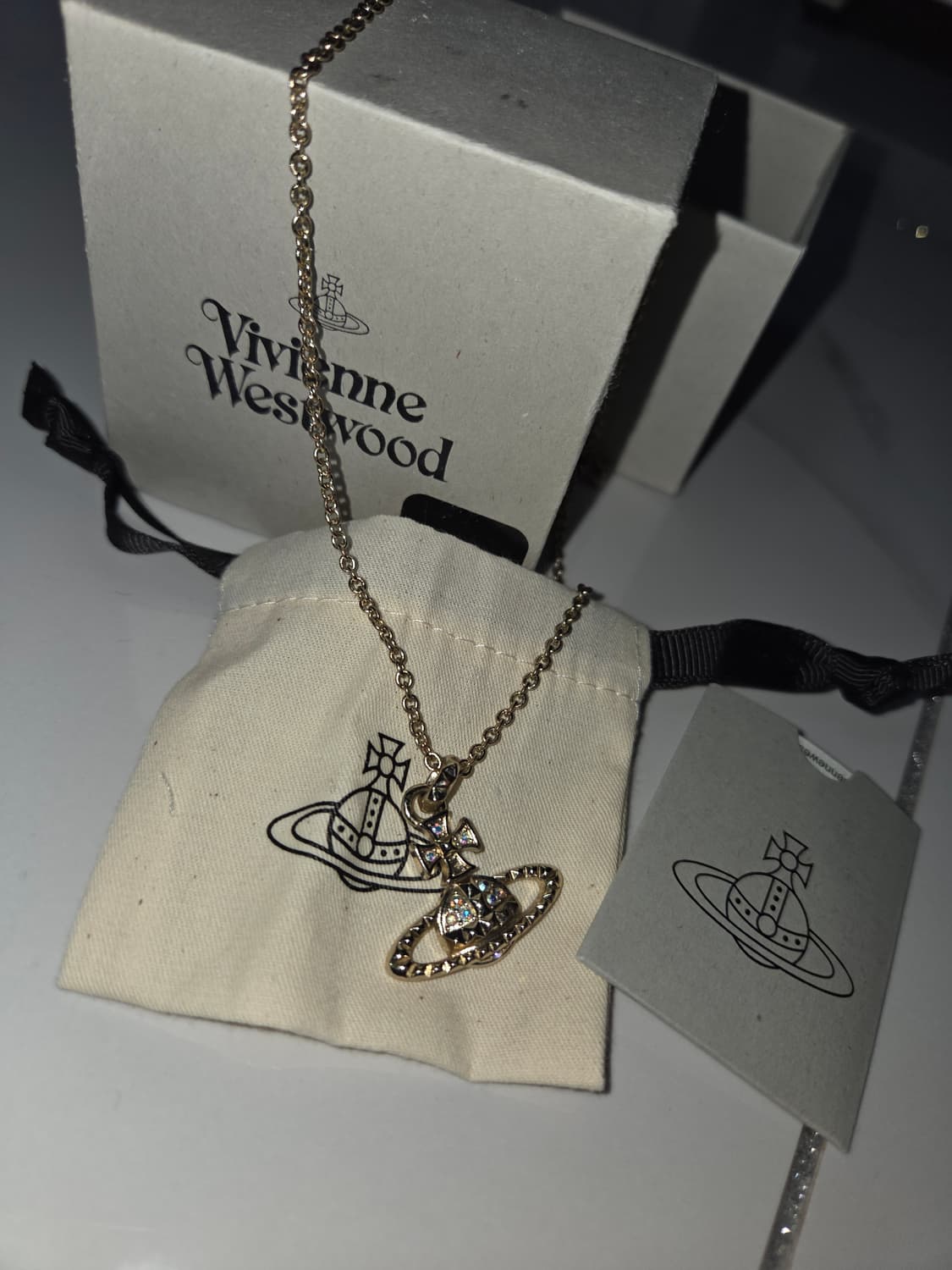 비비안 웨스트우드 메이페어 바스 릴리프 펜던트 골드 상품이미지1