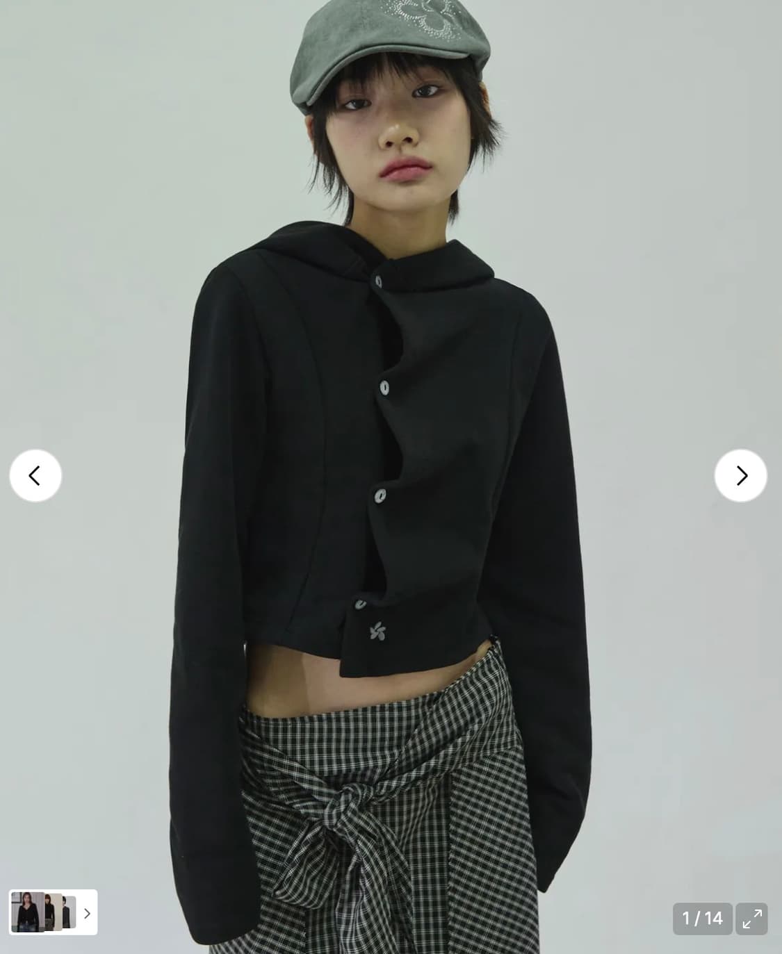 슬릭글로우 스몰 로고 사이드 버튼 셔링 후드 탑 블랙 상품이미지1