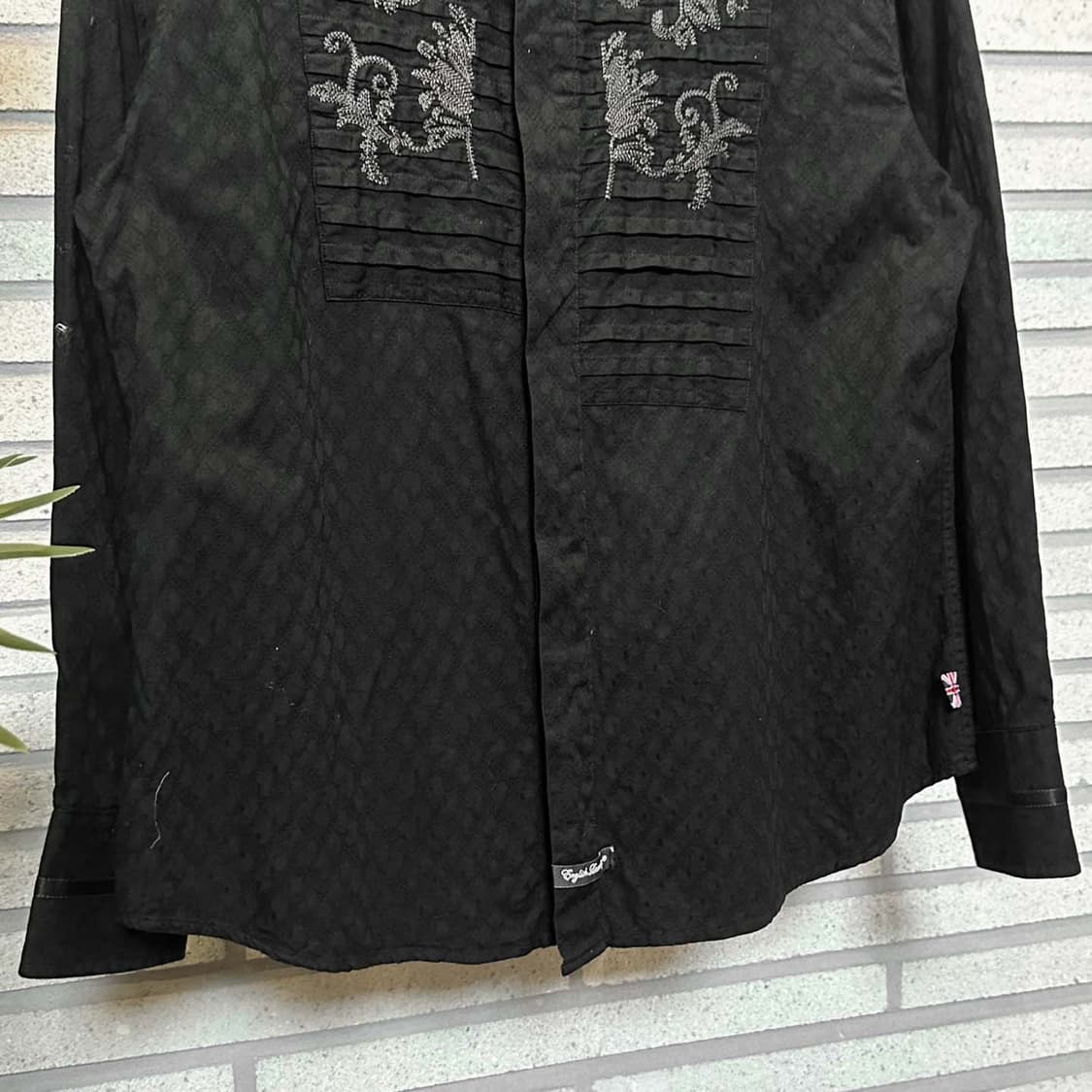 USA VINTAGE 긴팔 셔츠 플로럴 자수 핀턱 히든 버튼 디테일 블랙 상품이미지5