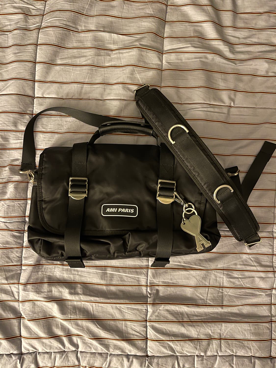 아미 파리 ami 스몰 메신저백 상품이미지1