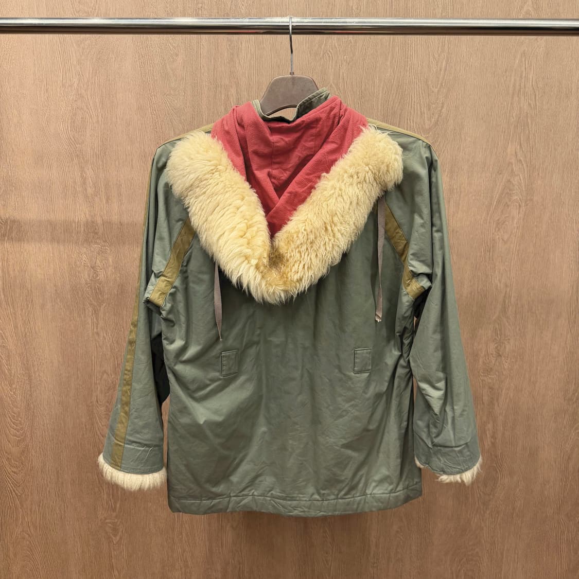 지방시 야상 자켓 후드 퍼 트리밍 배색 라인 레드 코튼 안감 디테일 카키 상품이미지3