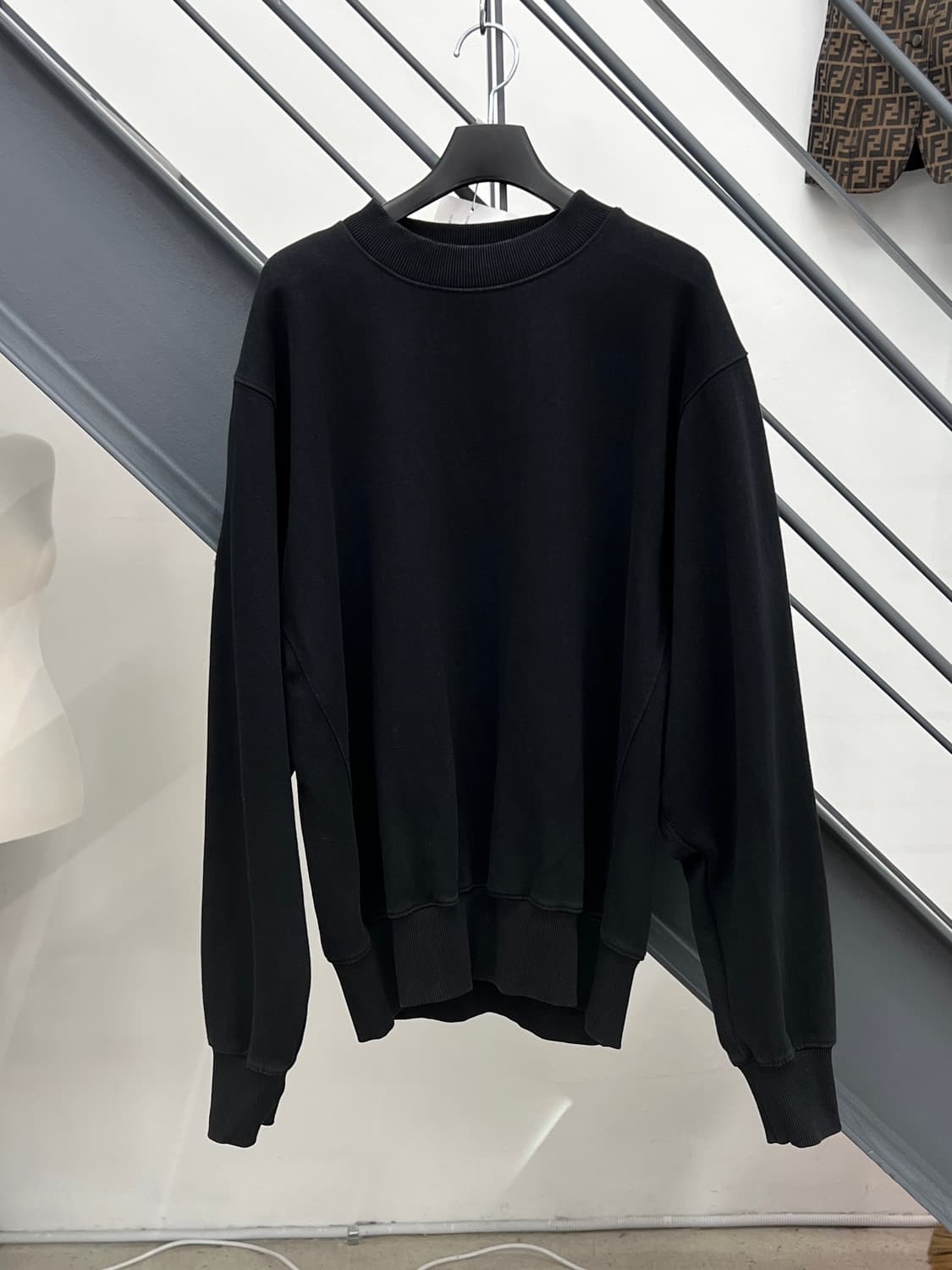 렉토 RC 로고패치 블랙 맨투맨 상품이미지3