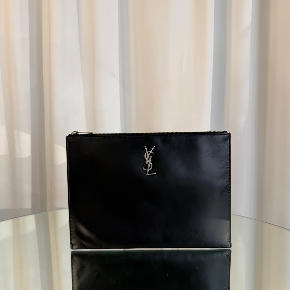 생로랑 YSL 로고 태블릿 클러치 상품이미지1