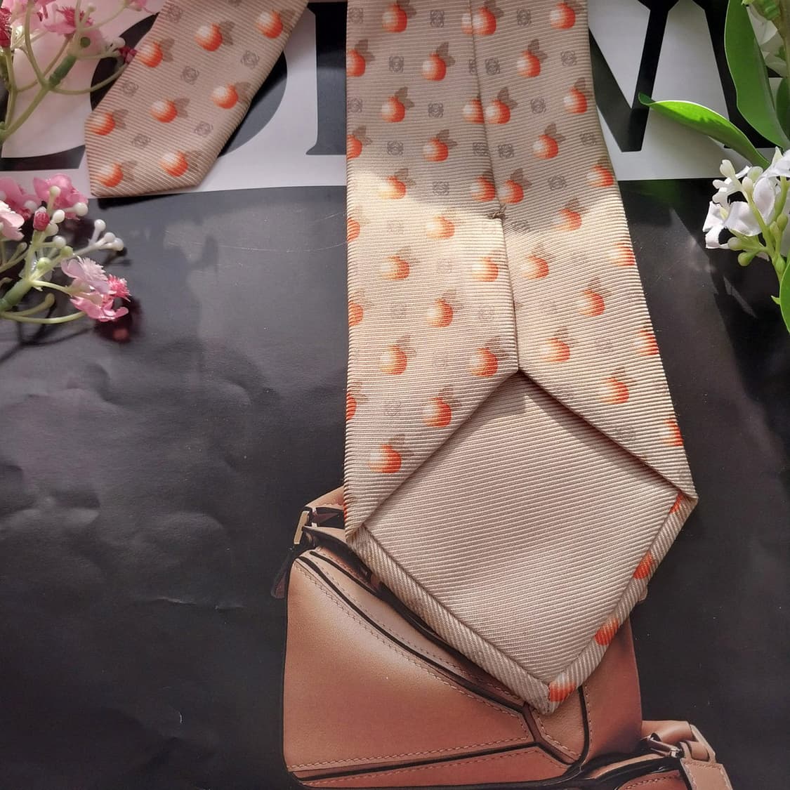 로에베 실크 베이지 로고&과일 패턴 넥타이 9.3cm A등급 K1728
 상품이미지6