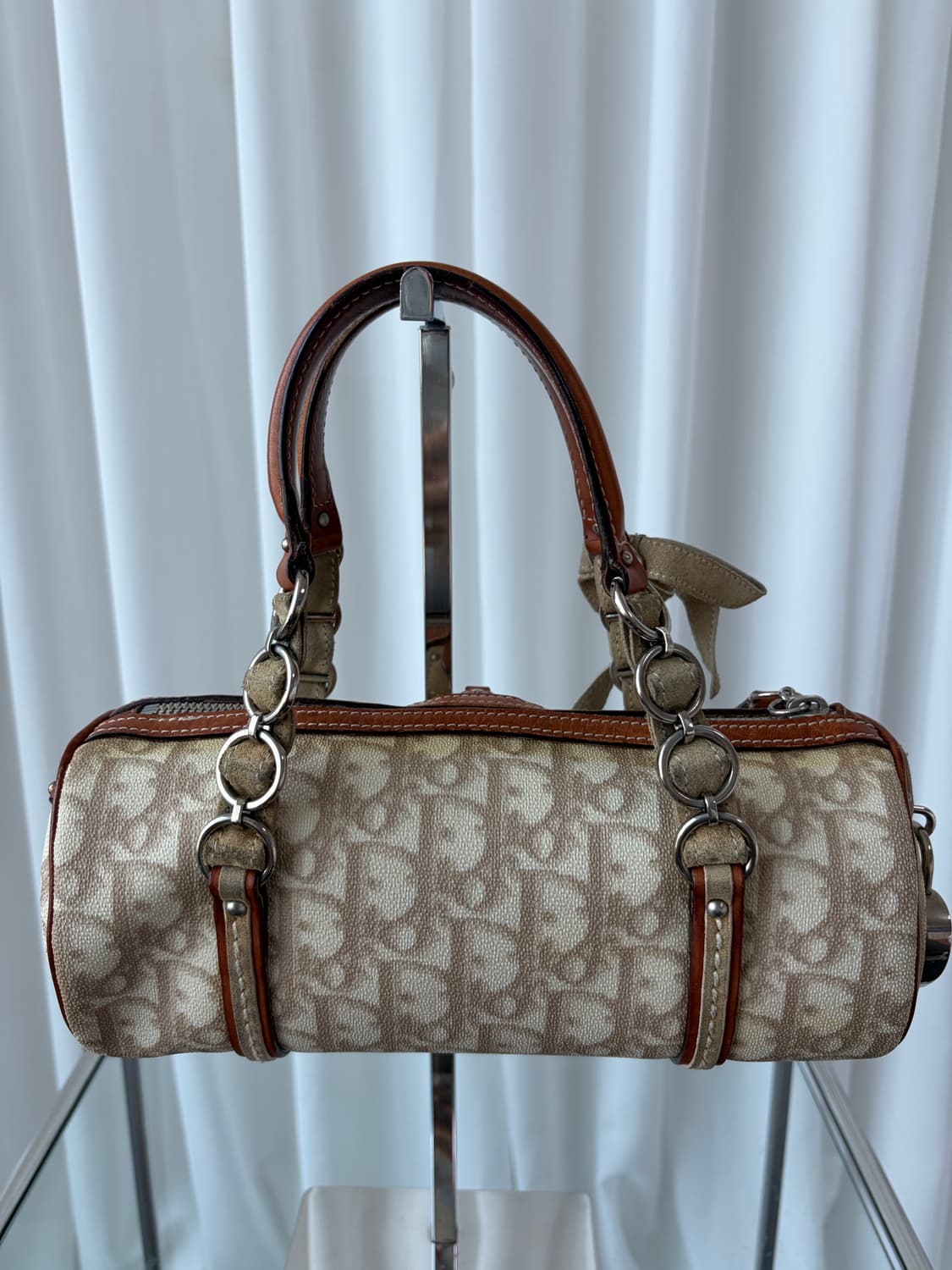 디올 로맨틱 트로터 하트 참 숄더백 상품이미지4