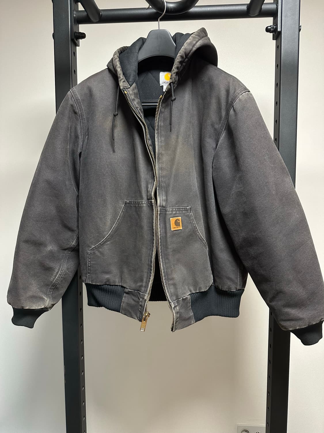 칼하트 j130 blk m 액티브 자켓 상품이미지1