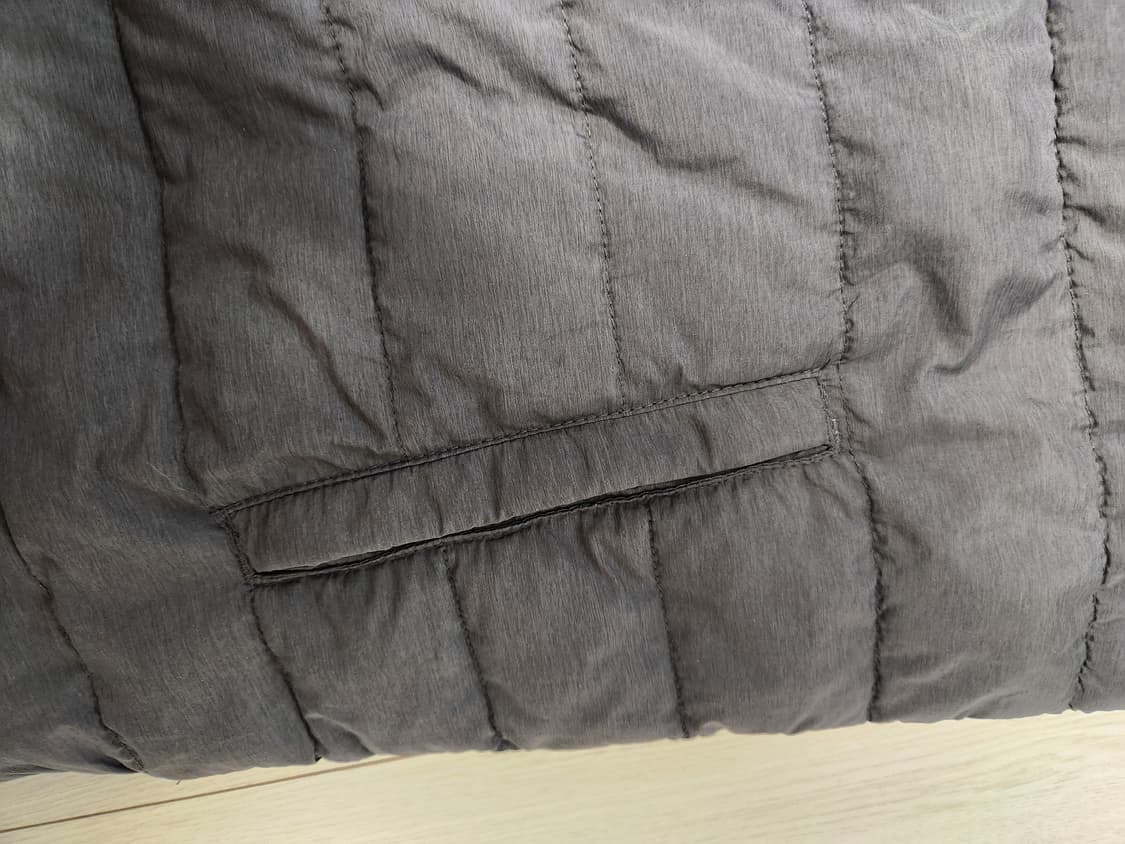 지벤 경량 패딩조끼 사이즈m

오염 하자 없이 깨끗해요^^

세탁해뒀어요 상품이미지4