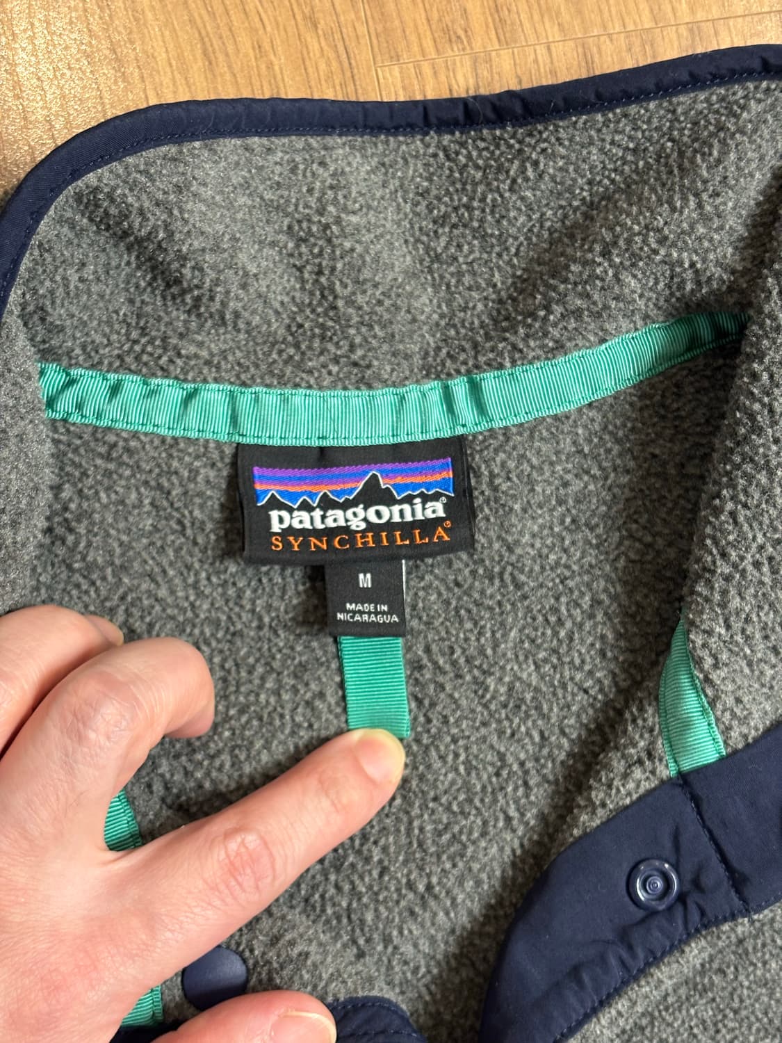 파타고니아 헤비웨이트 신칠라 니켈 네이비 M 판매합니다 상품이미지3